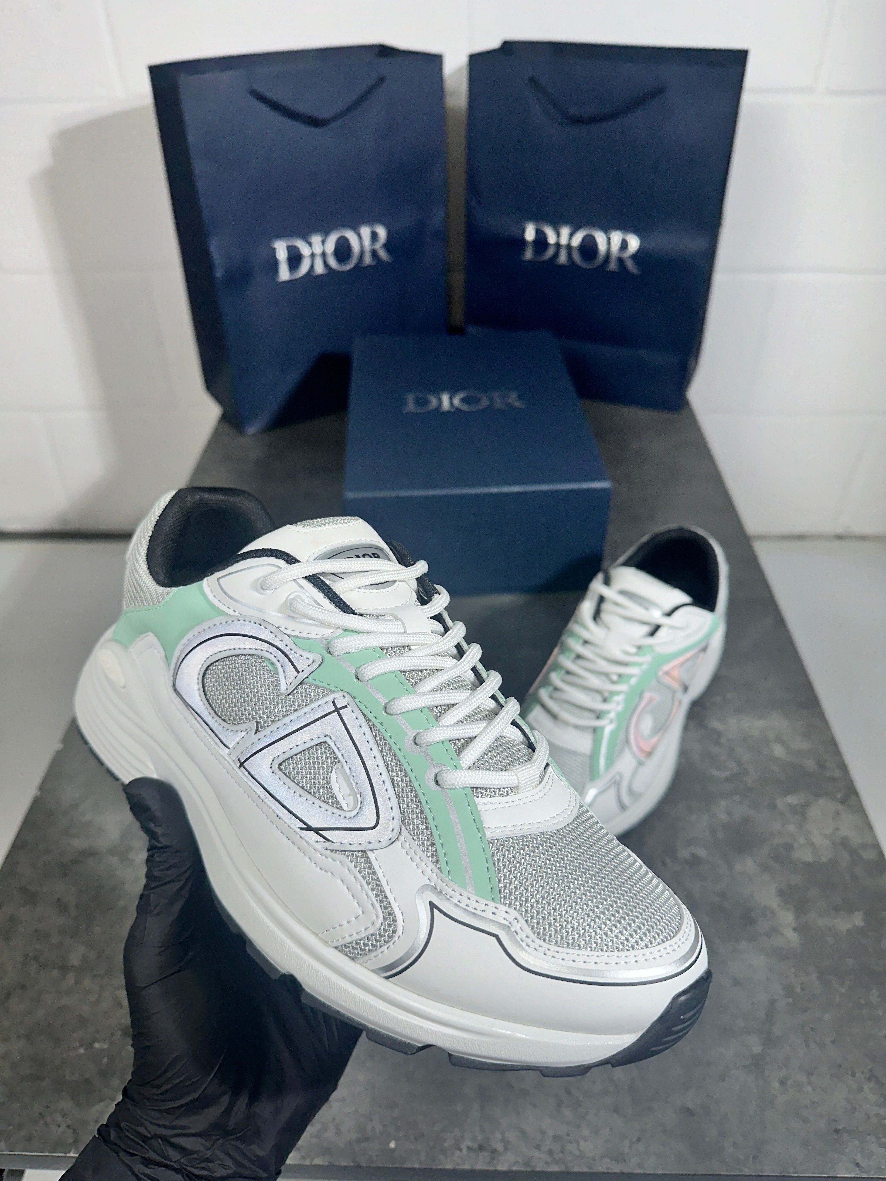 (pre-order)Dior b30 - white n green (exclusive color-way)