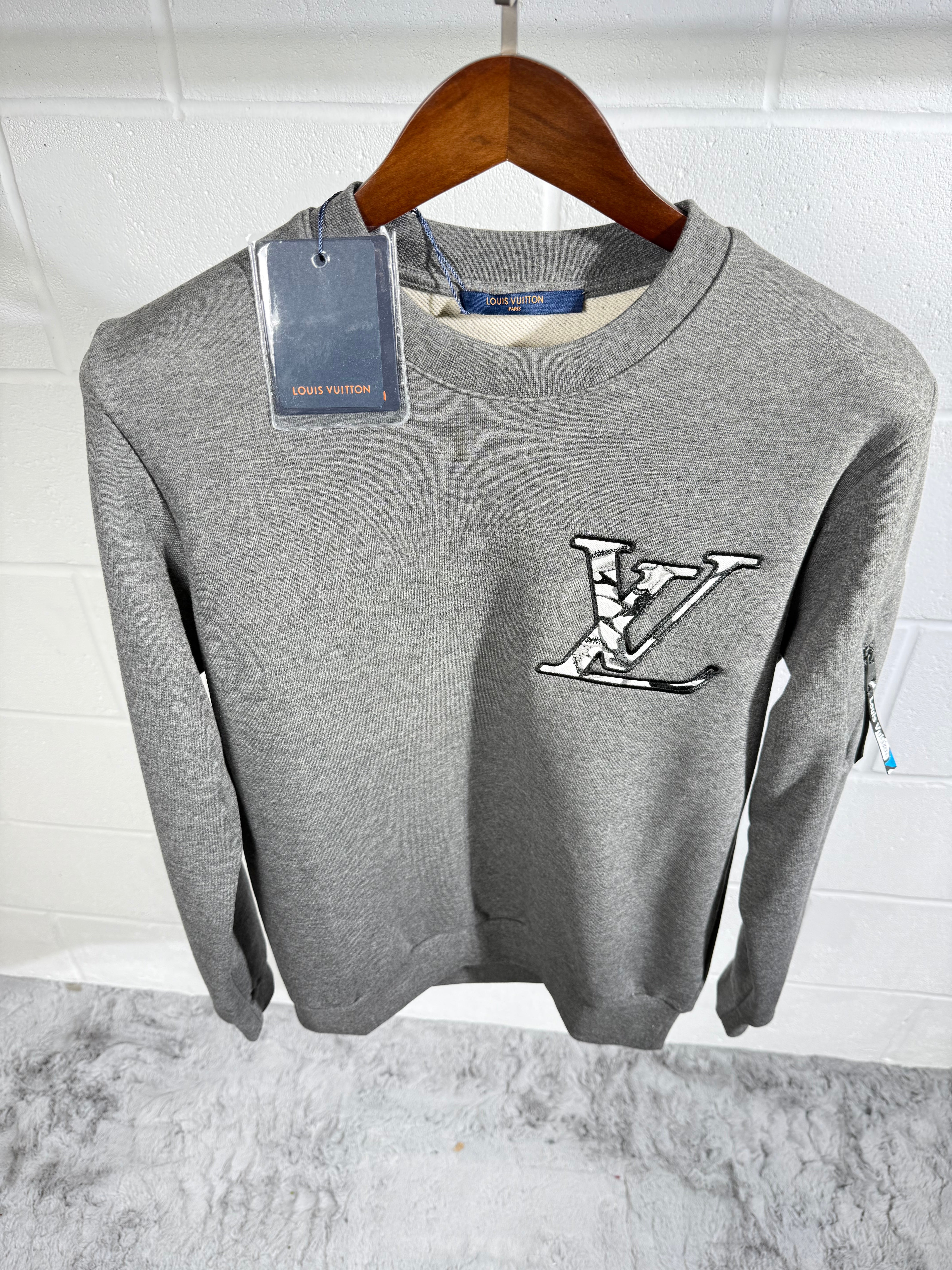 LV sweater grey