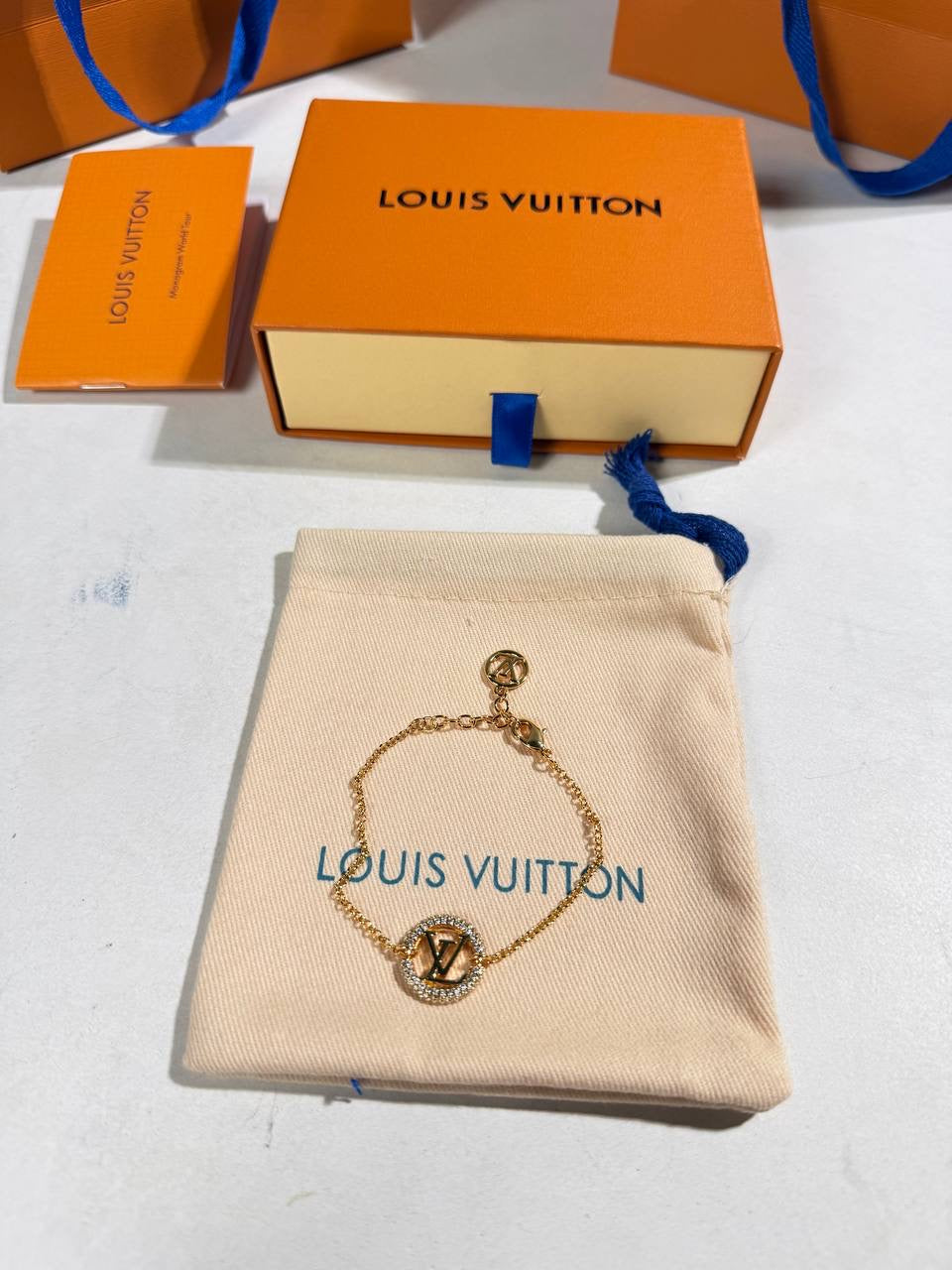 LVE ROUND ICON BRACELET