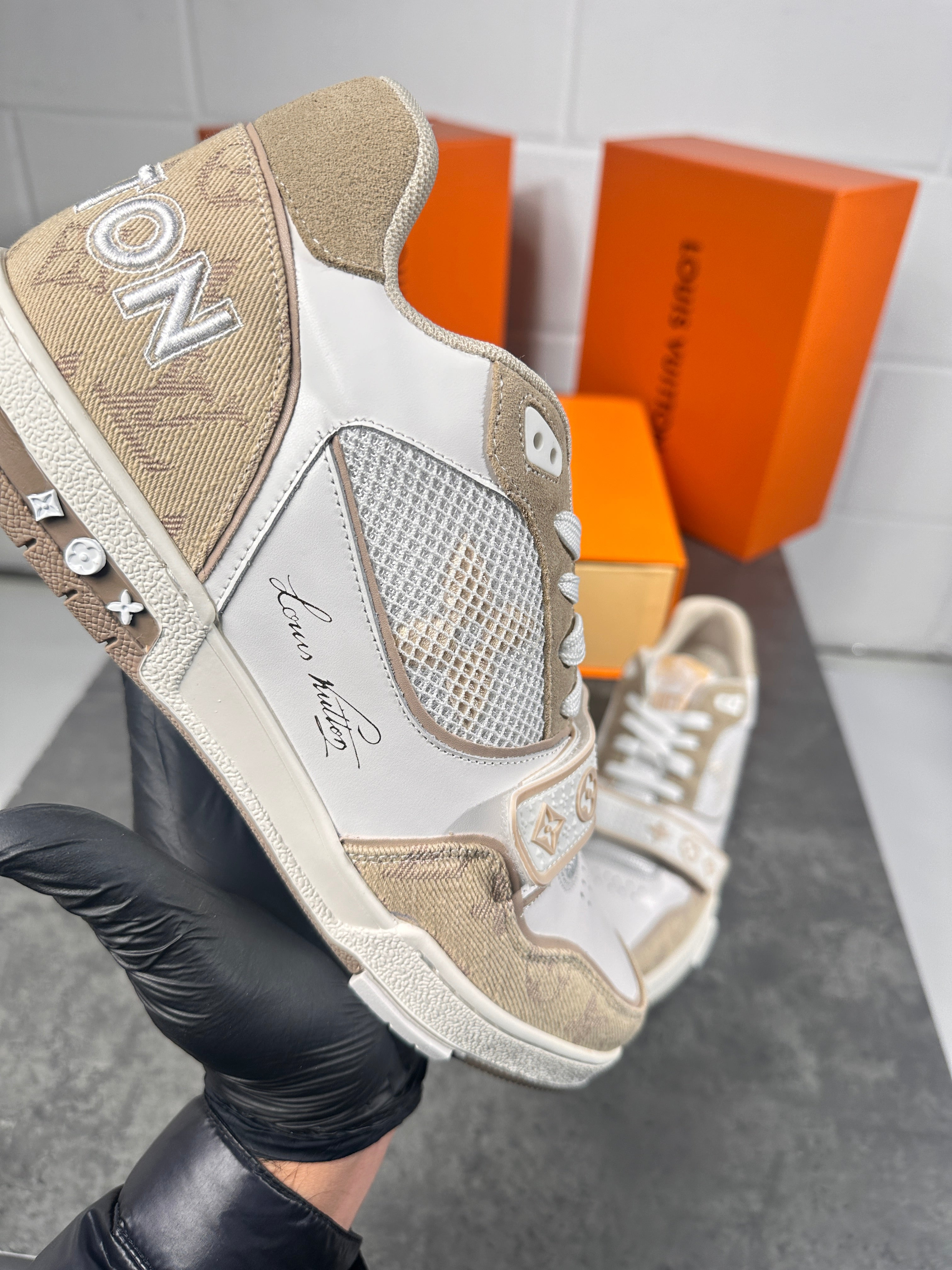 Lv trainer beige