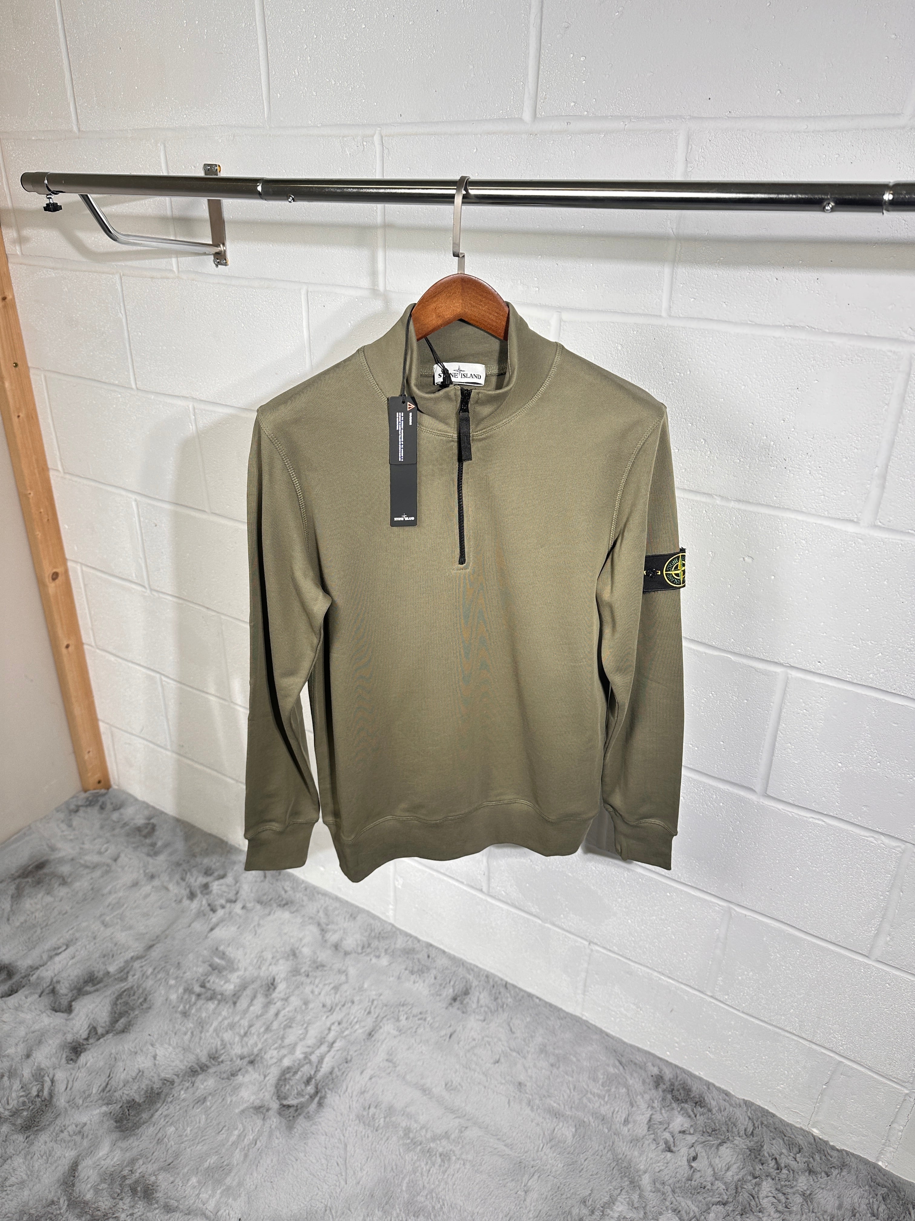 SI half-zip sweatshirt light green