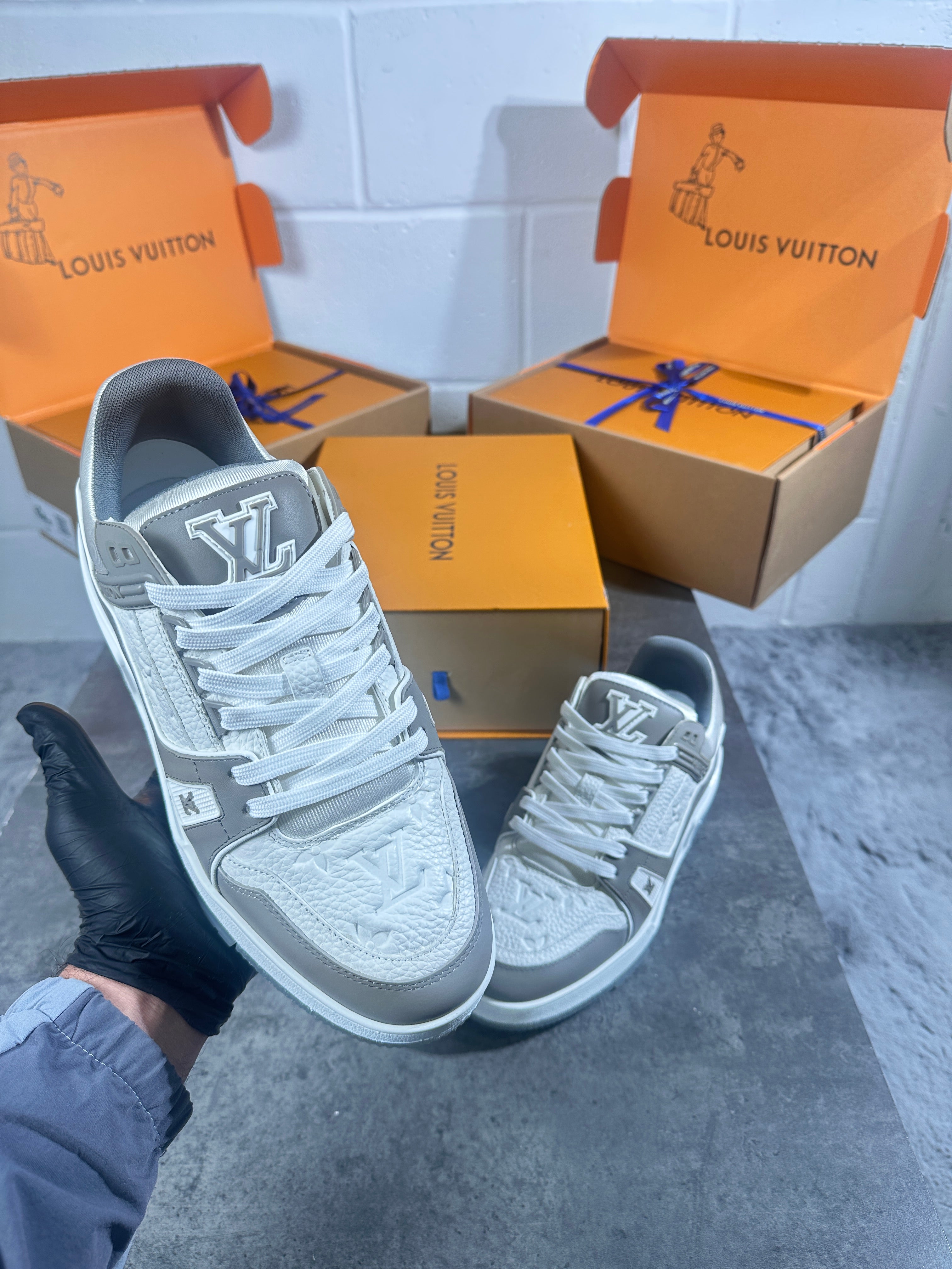 Lv trainers grey