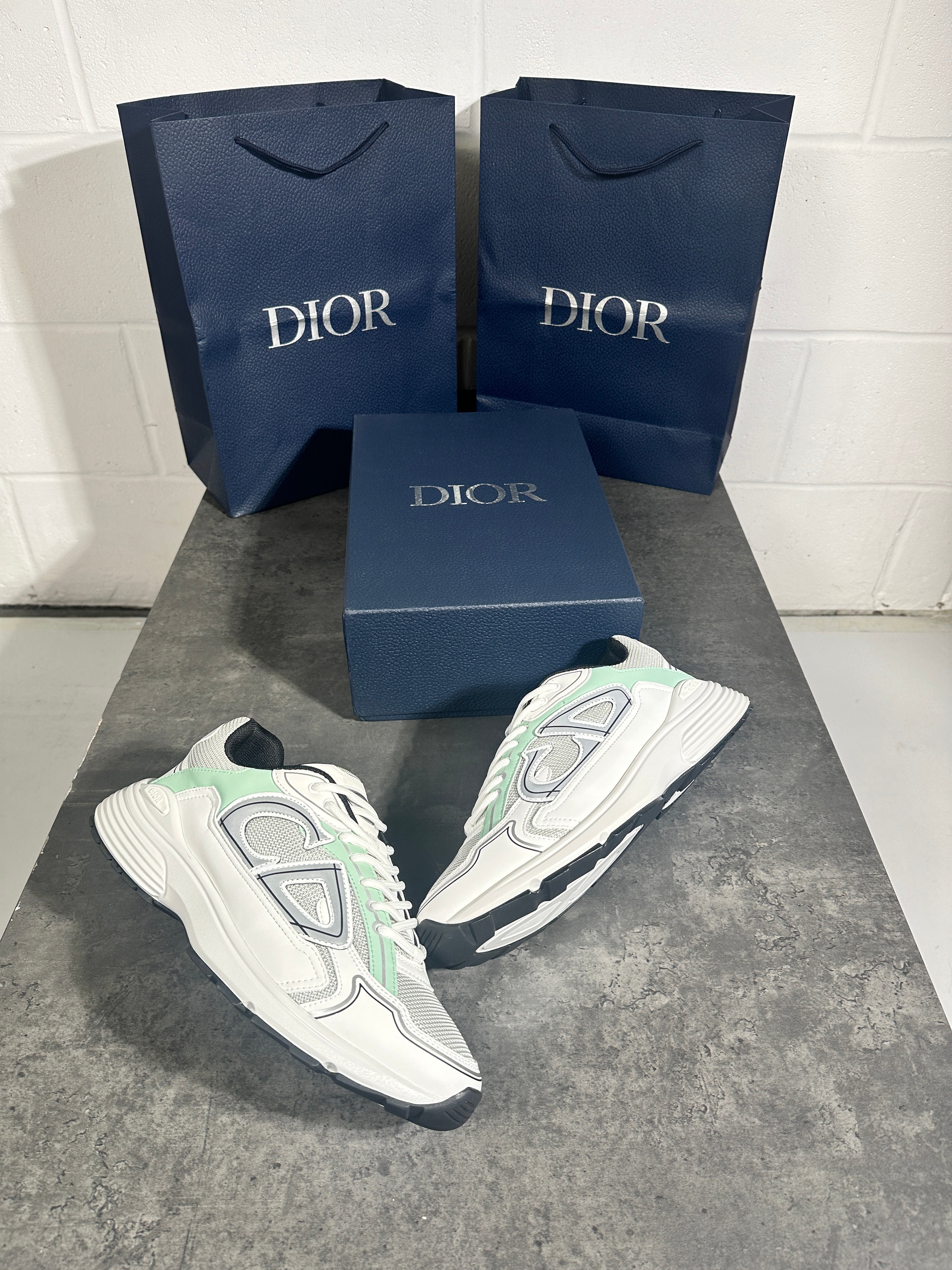 (pre-order)Dior b30 - white n green (exclusive color-way)