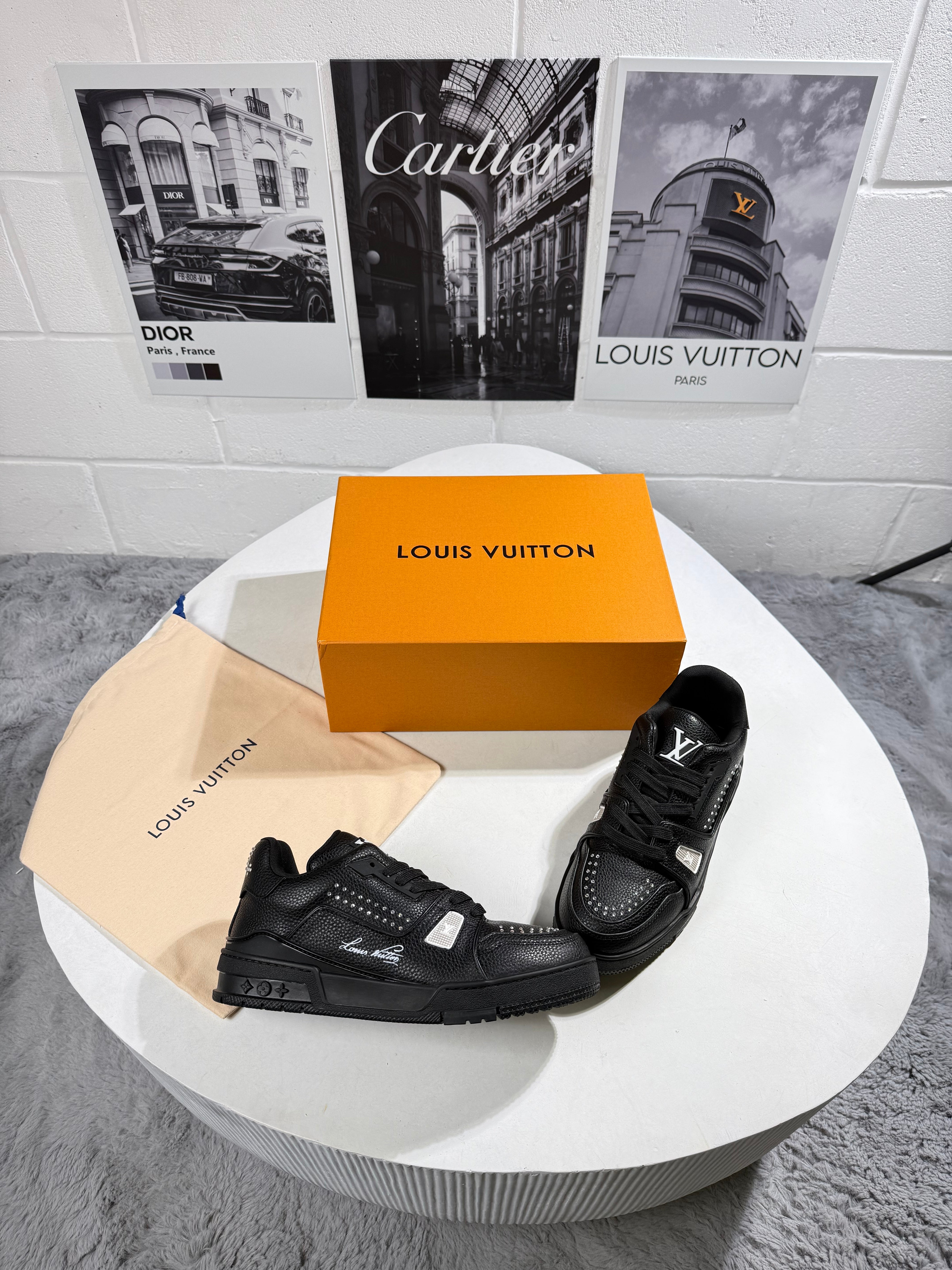 LV TRAINER BLACK CALF