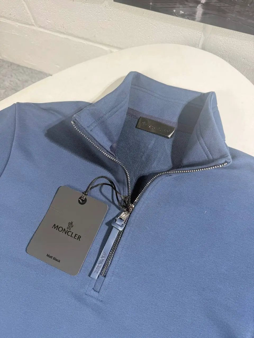 MNC QUARTER ZIP BLACK BADGE by Stock supplier