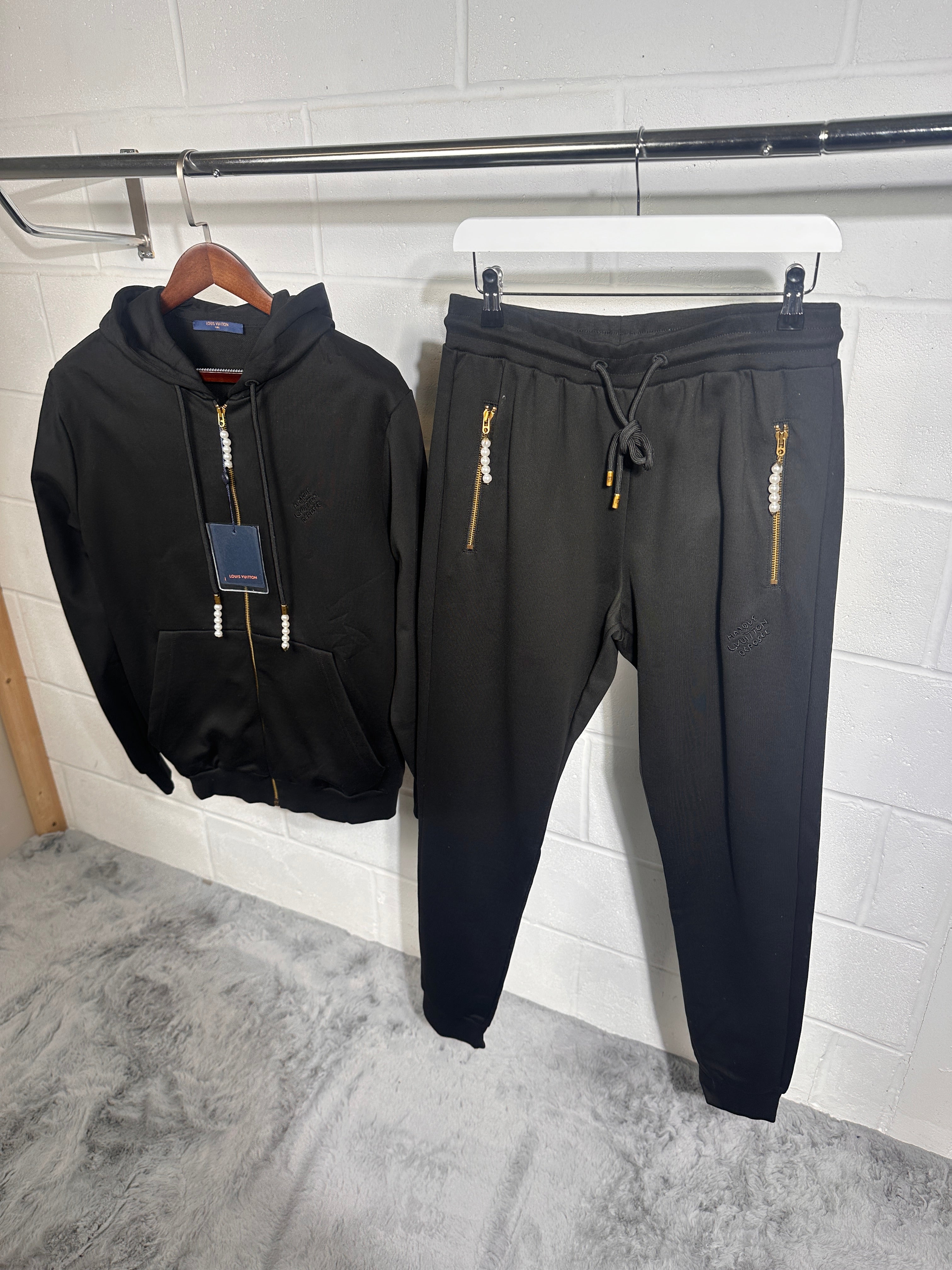 Lv tracksuit black