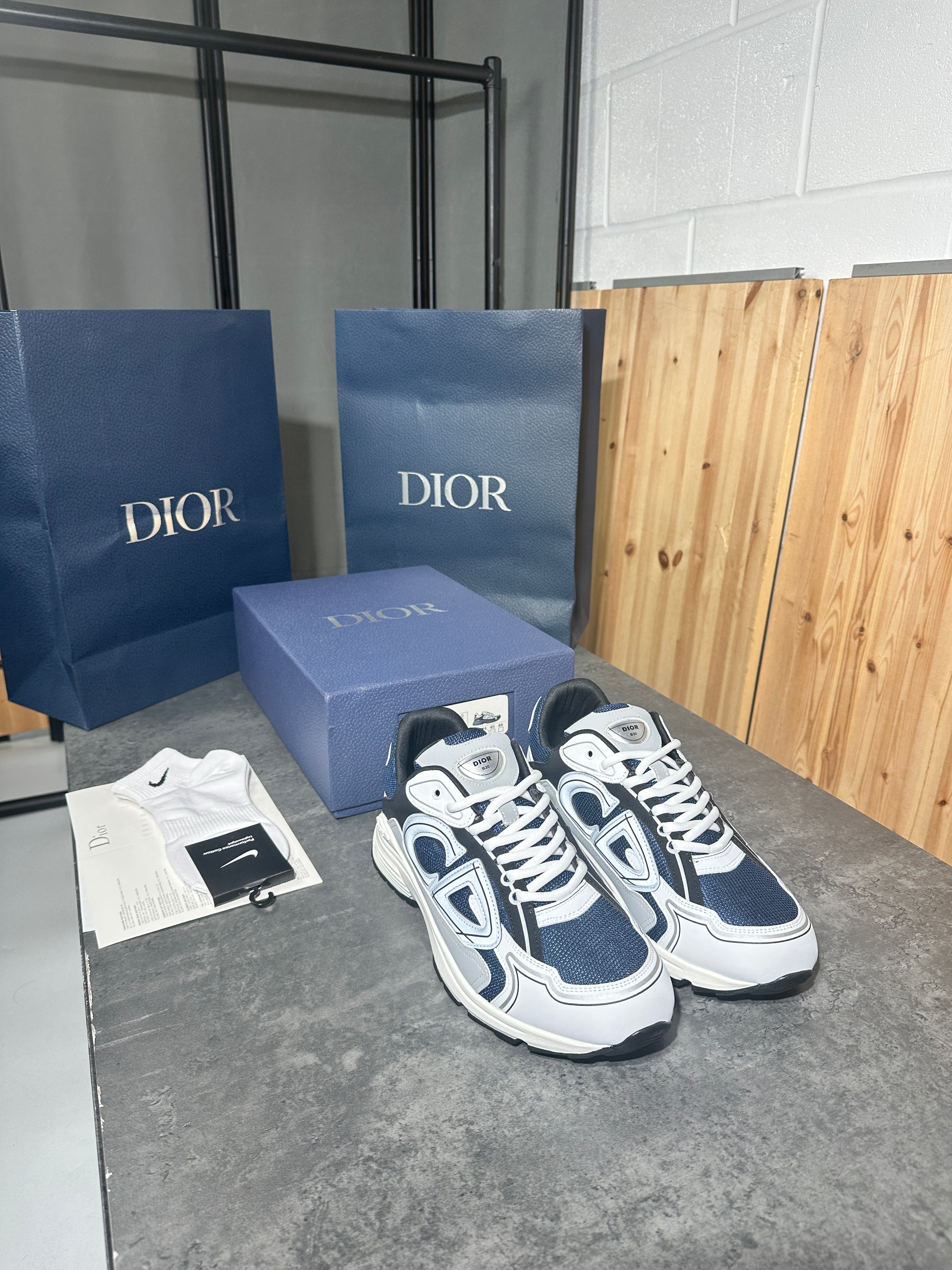 (pre-order)Dior - b30 navy and white