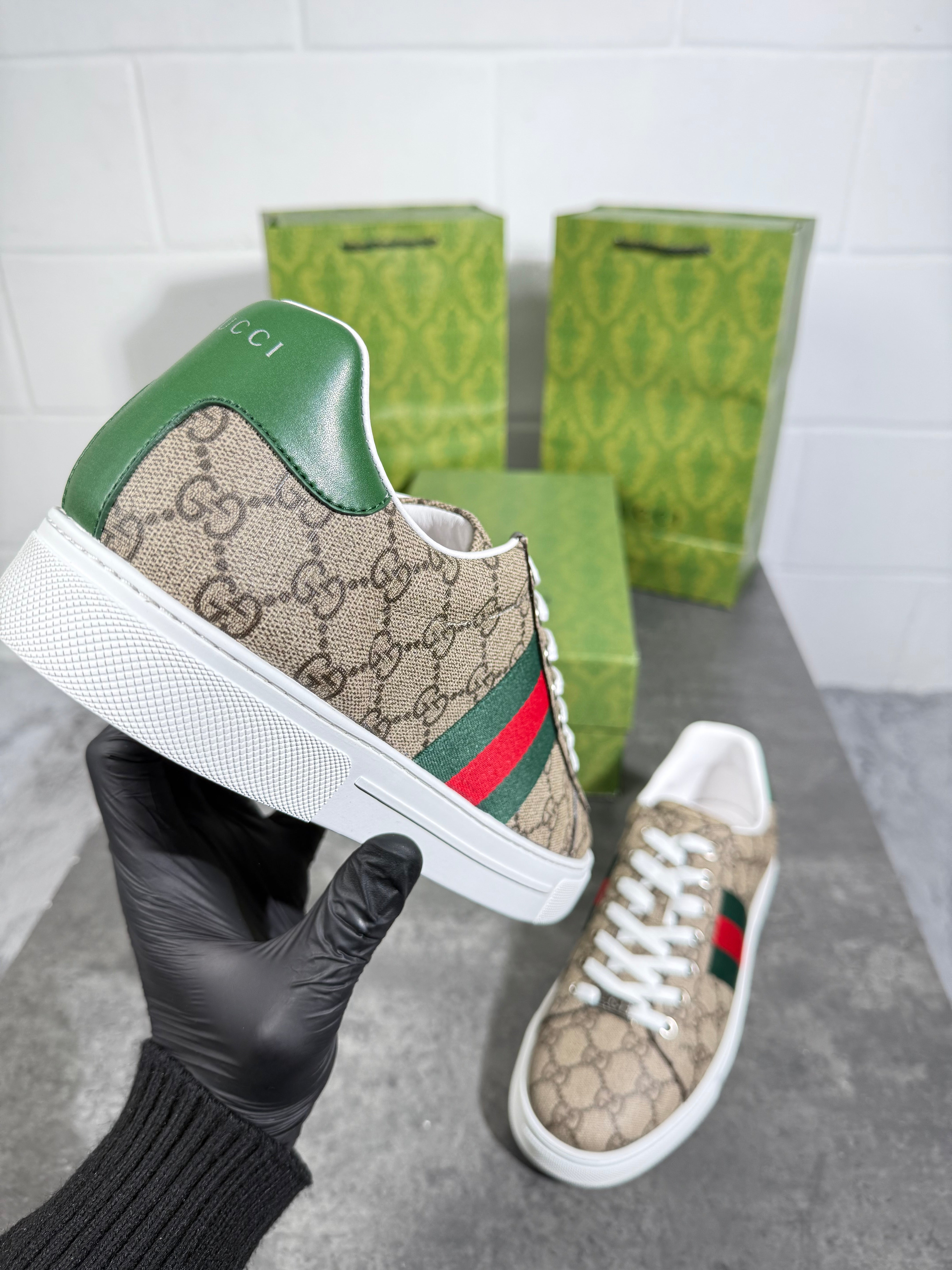 Gucci sneakers brown