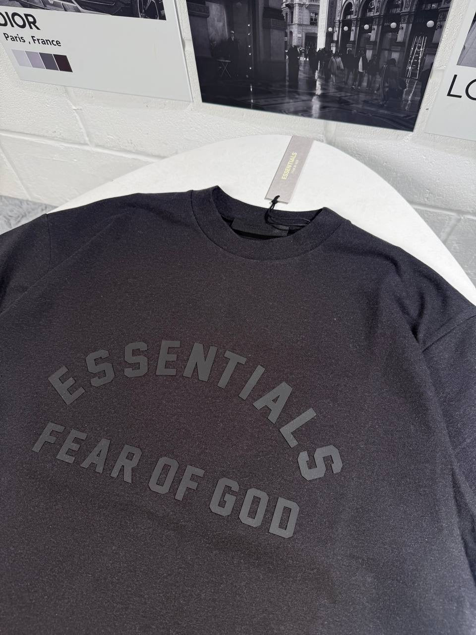 ESSNTL TSHIRT