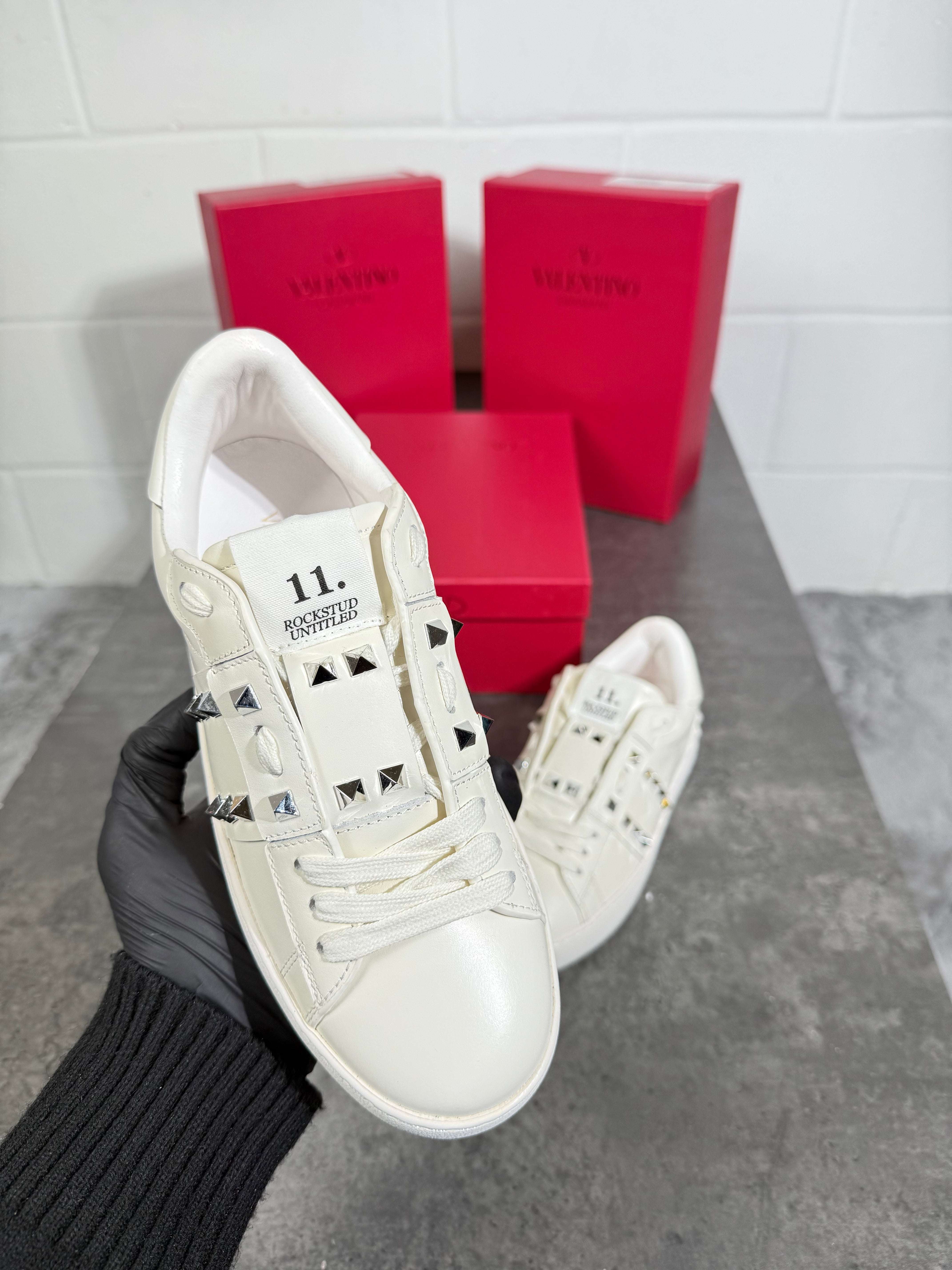 Ladies VLTN trainers white