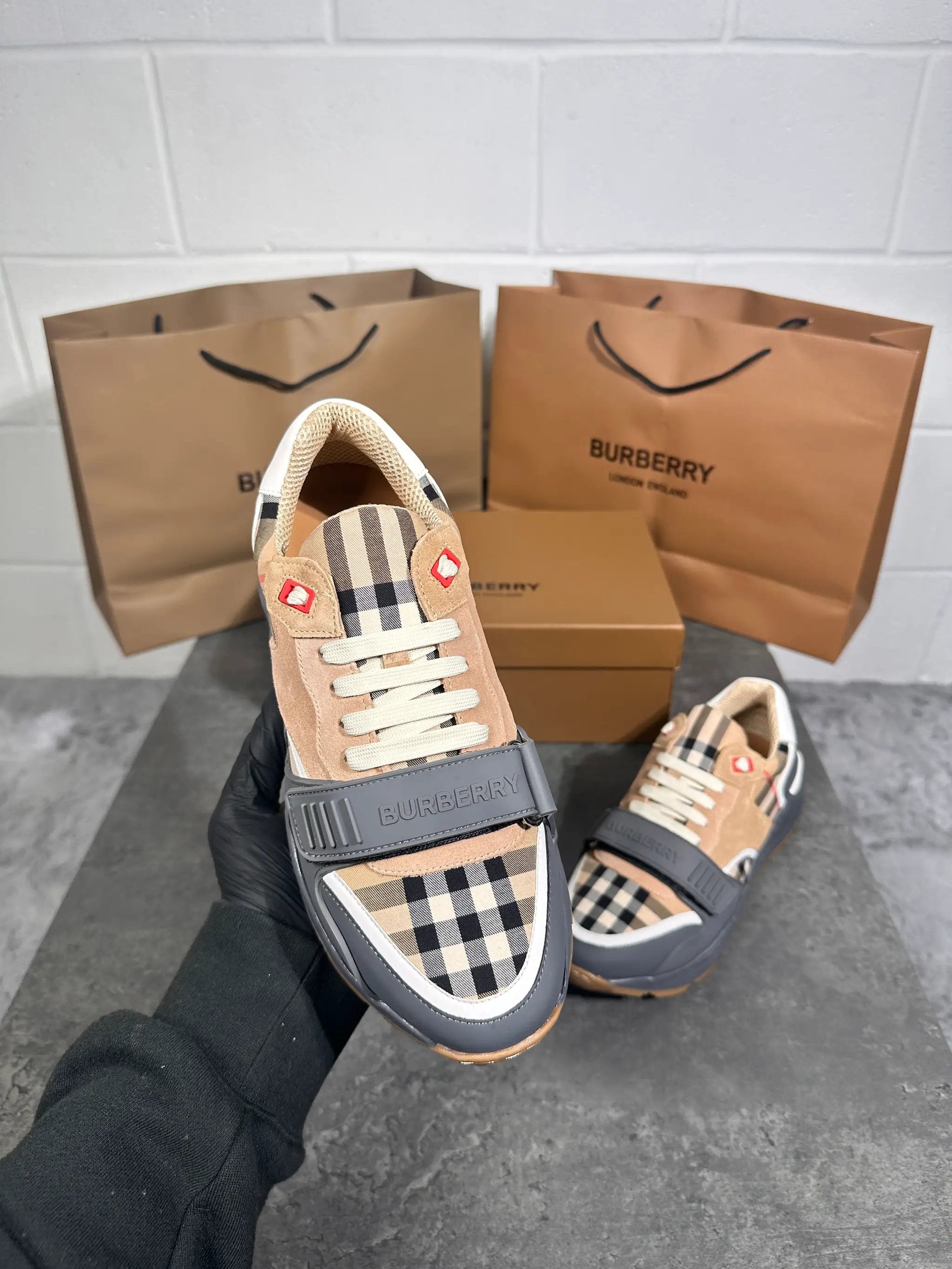 Burberry trainer by Stock supplier