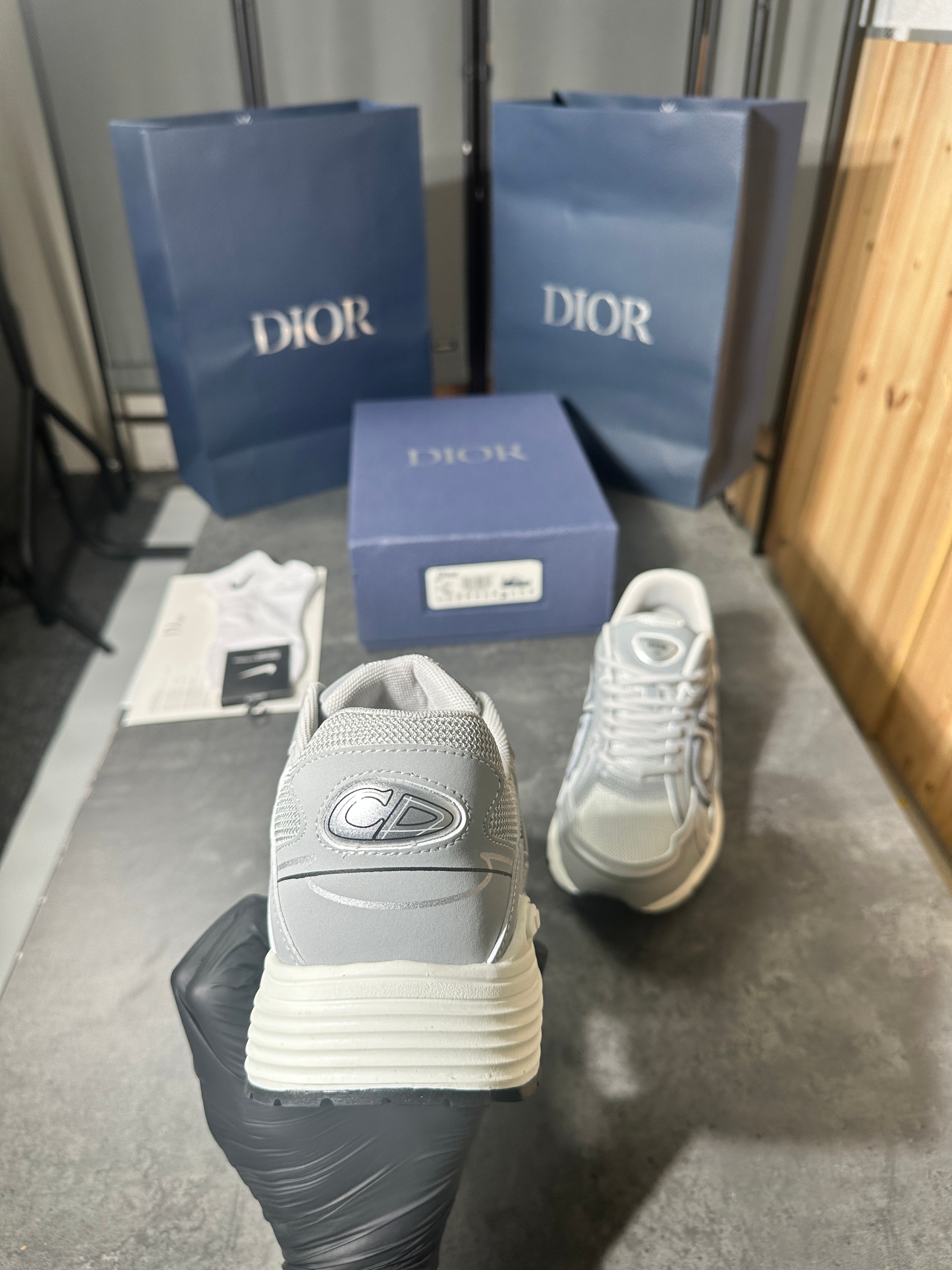 (pre-order)Dior - b30 grey and white