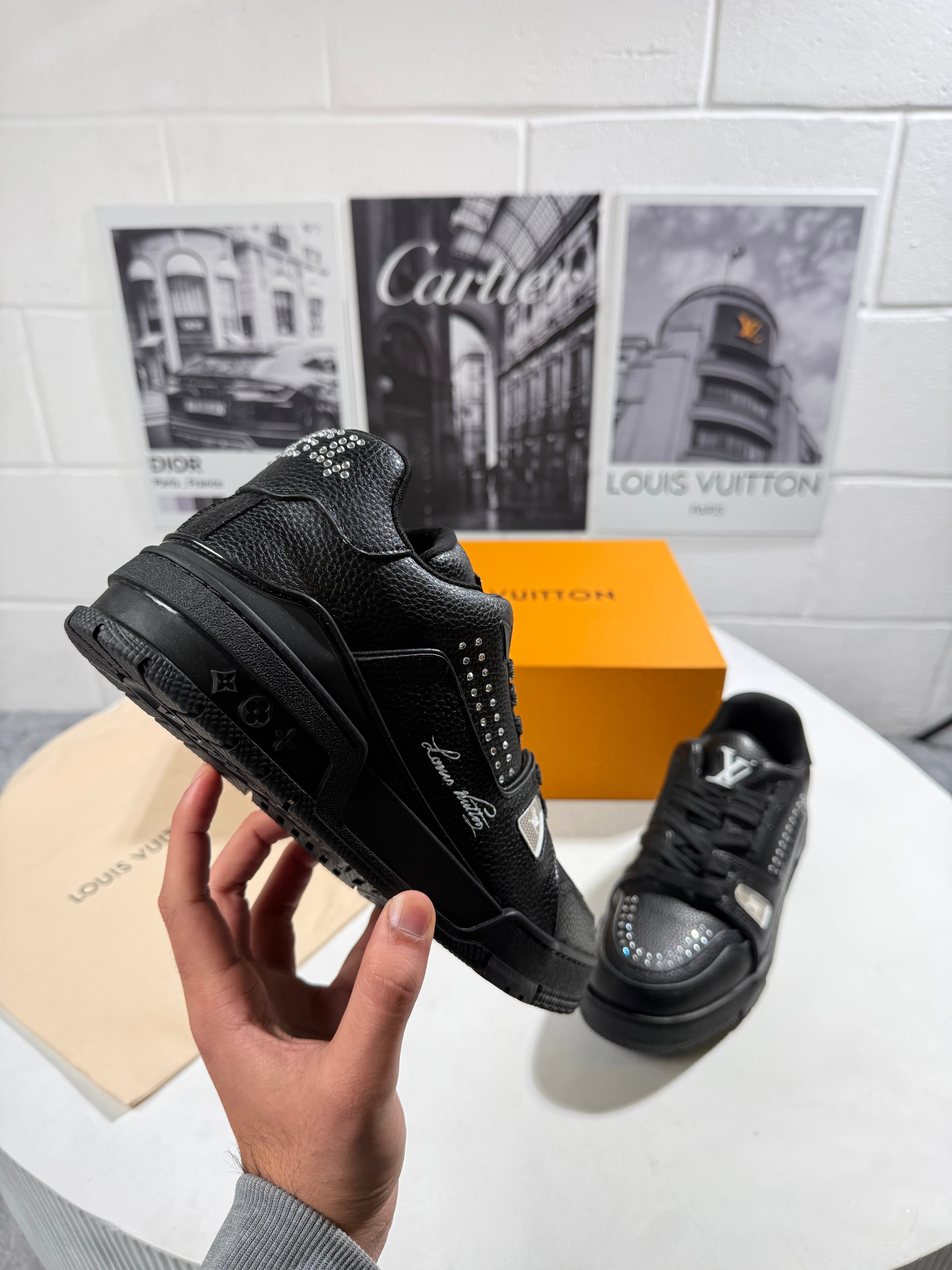 LV TRAINER BLACK CALF