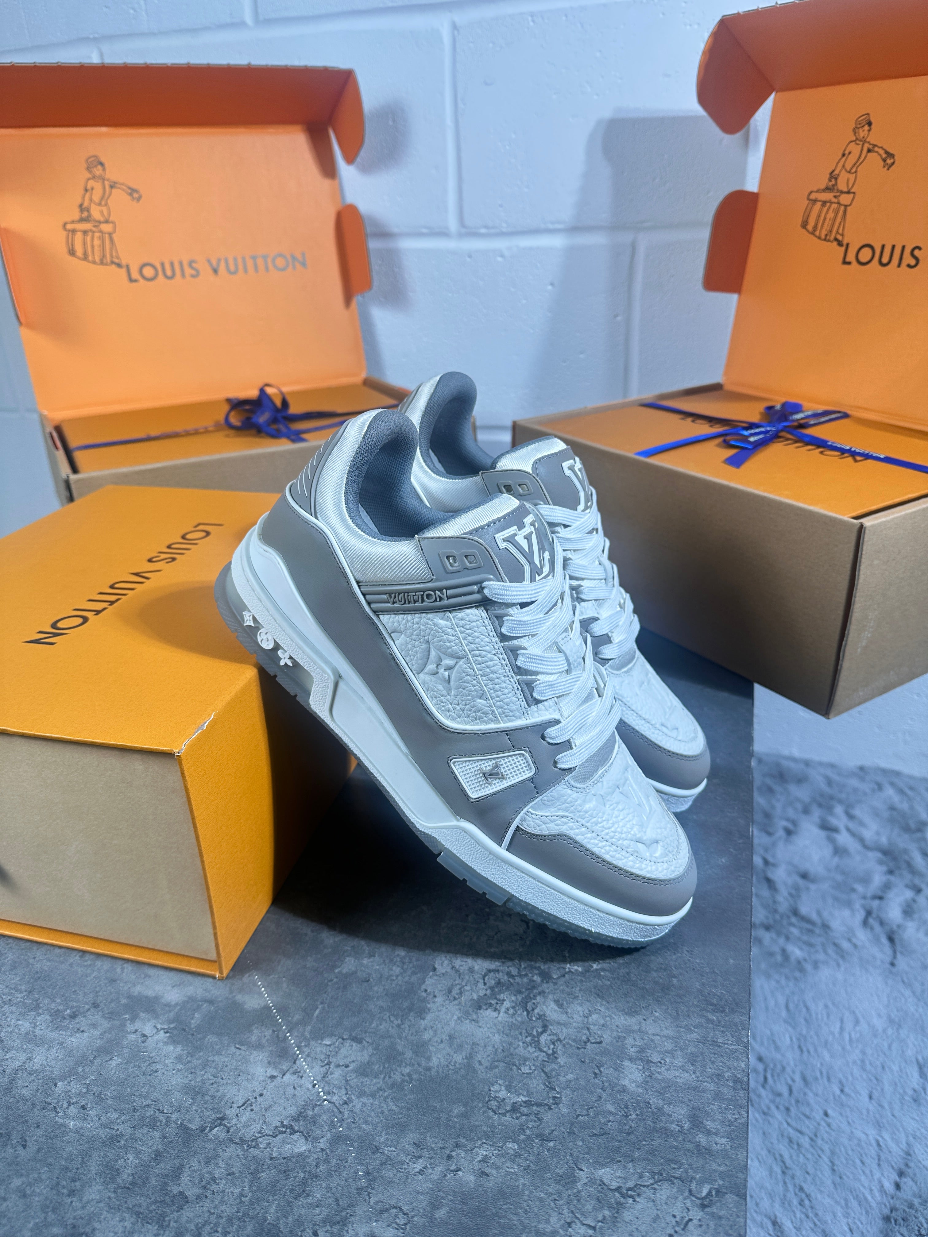 Lv trainers grey