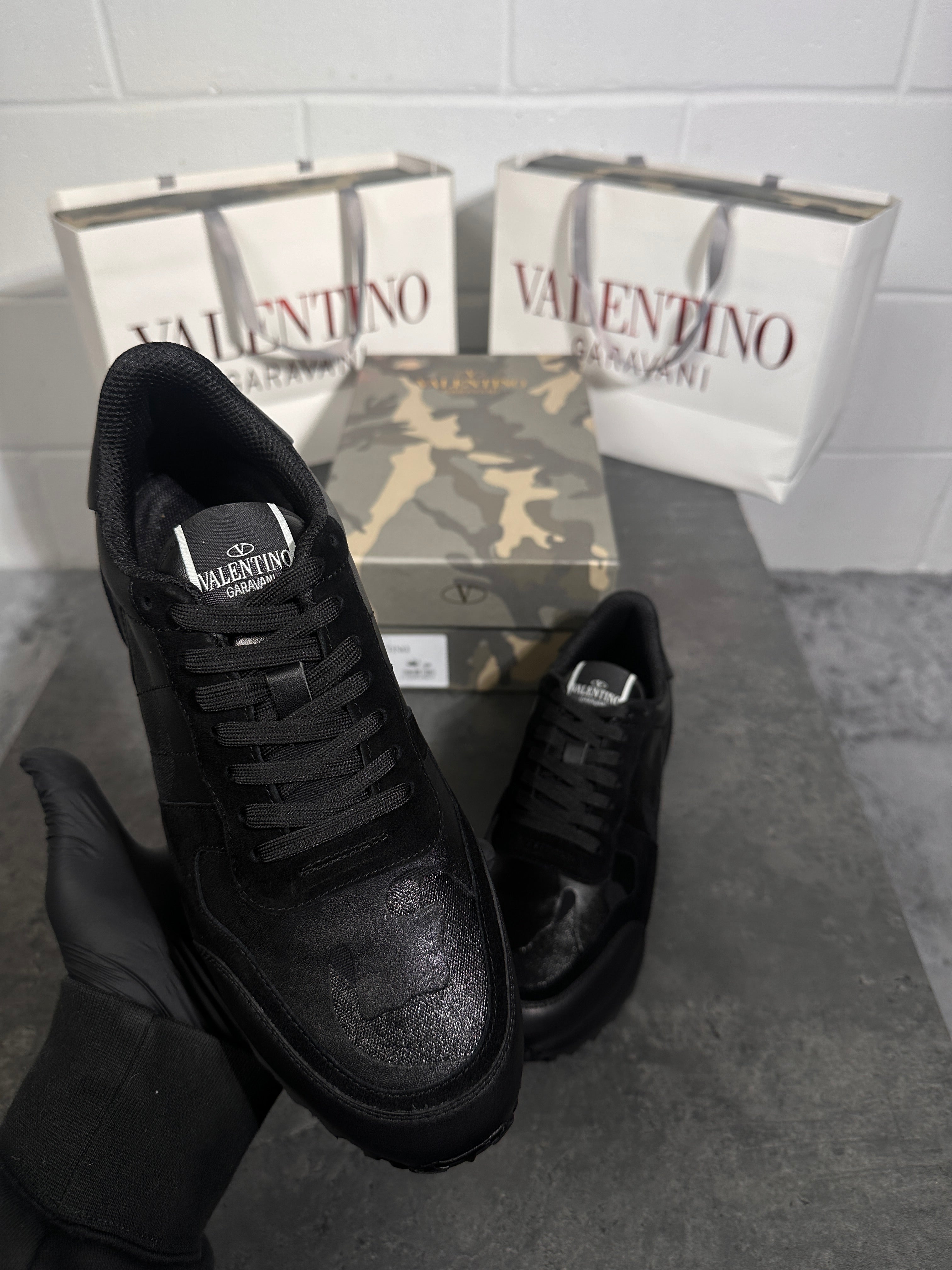 Valentino trainer triple black