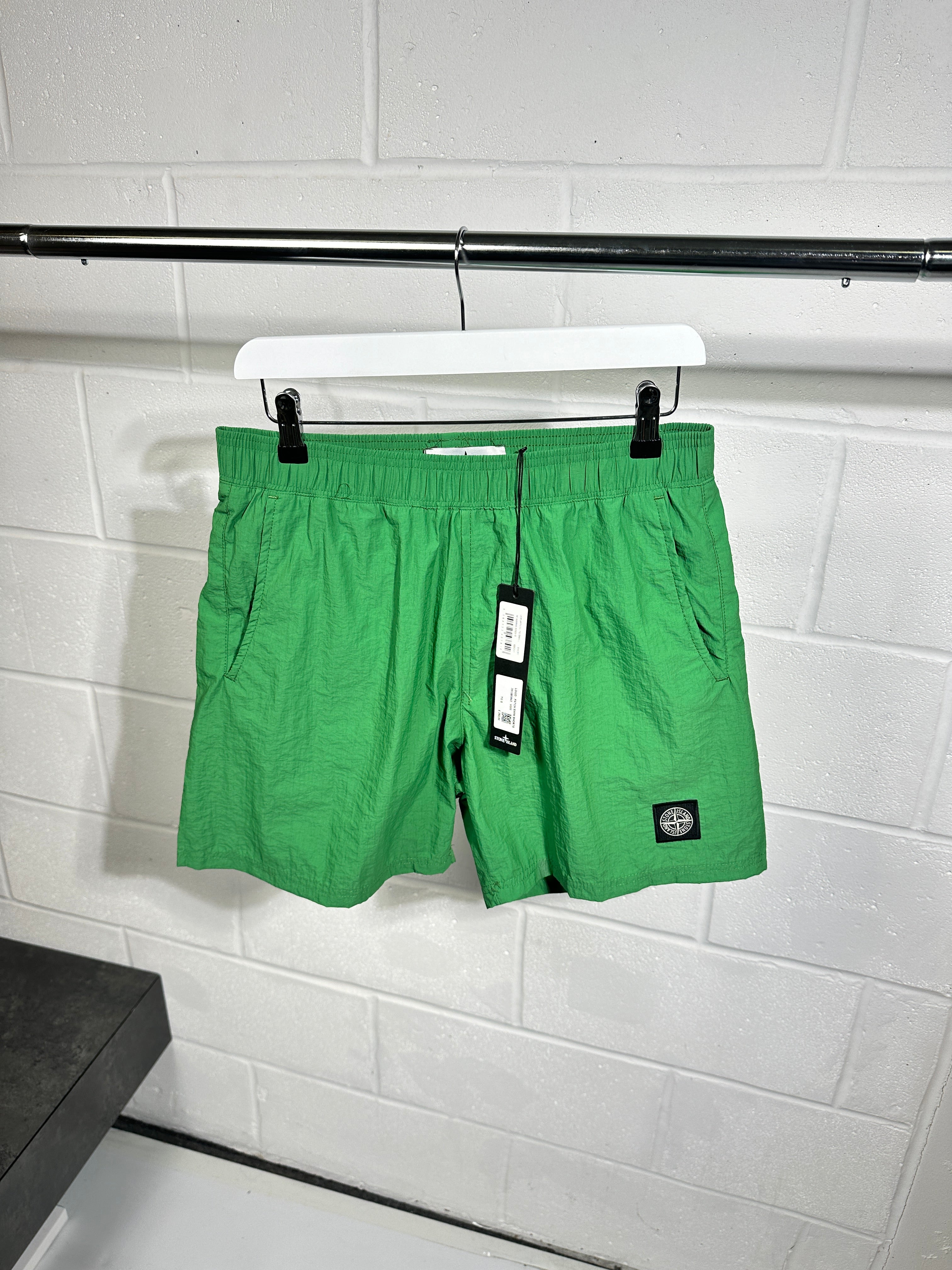 SI-green shorts