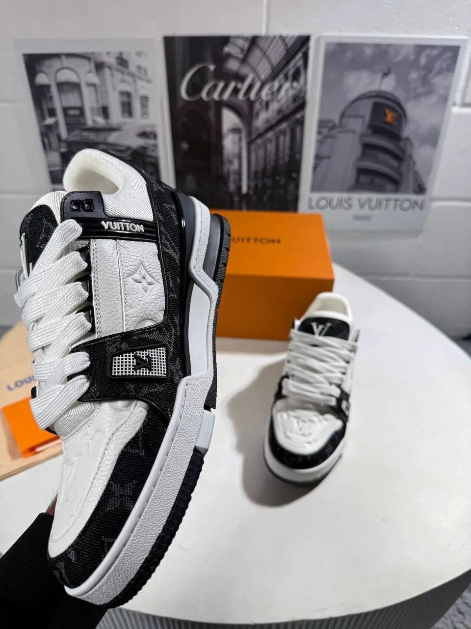 LVE TRAINERS BLACK & WHITE by Stock supplier