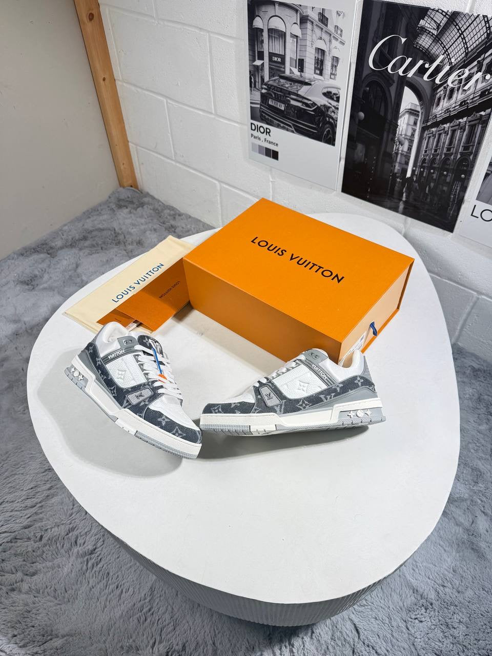 LVE TRAINERS GREY & WHITE