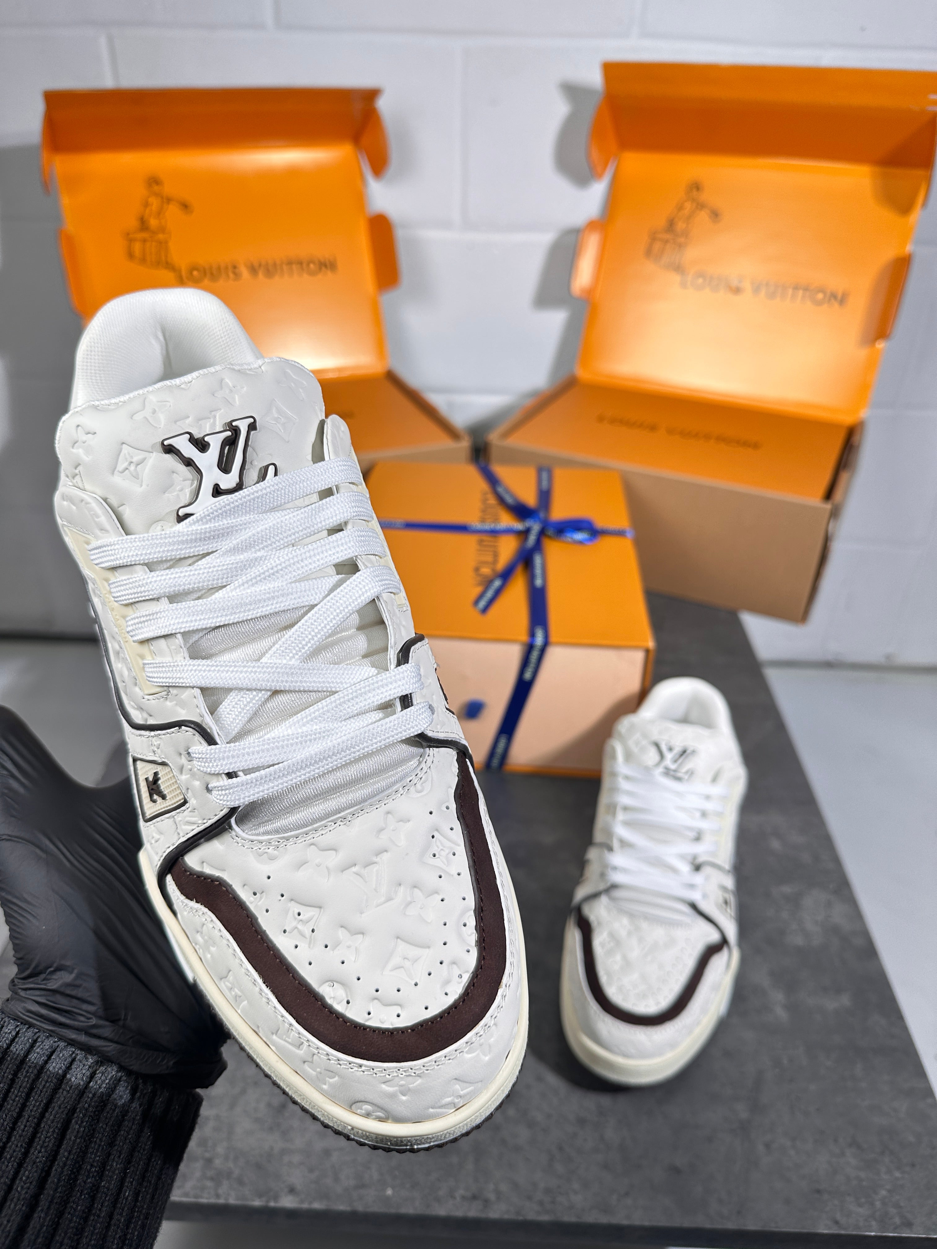 Louis Vuitton trainers white n brown