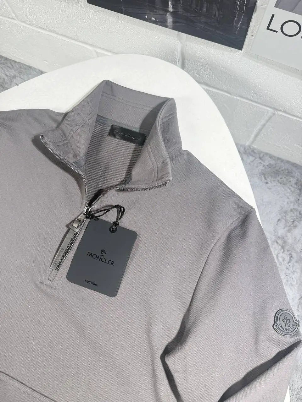 MNC QUARTER ZIP BLACK BADGE by Stock supplier