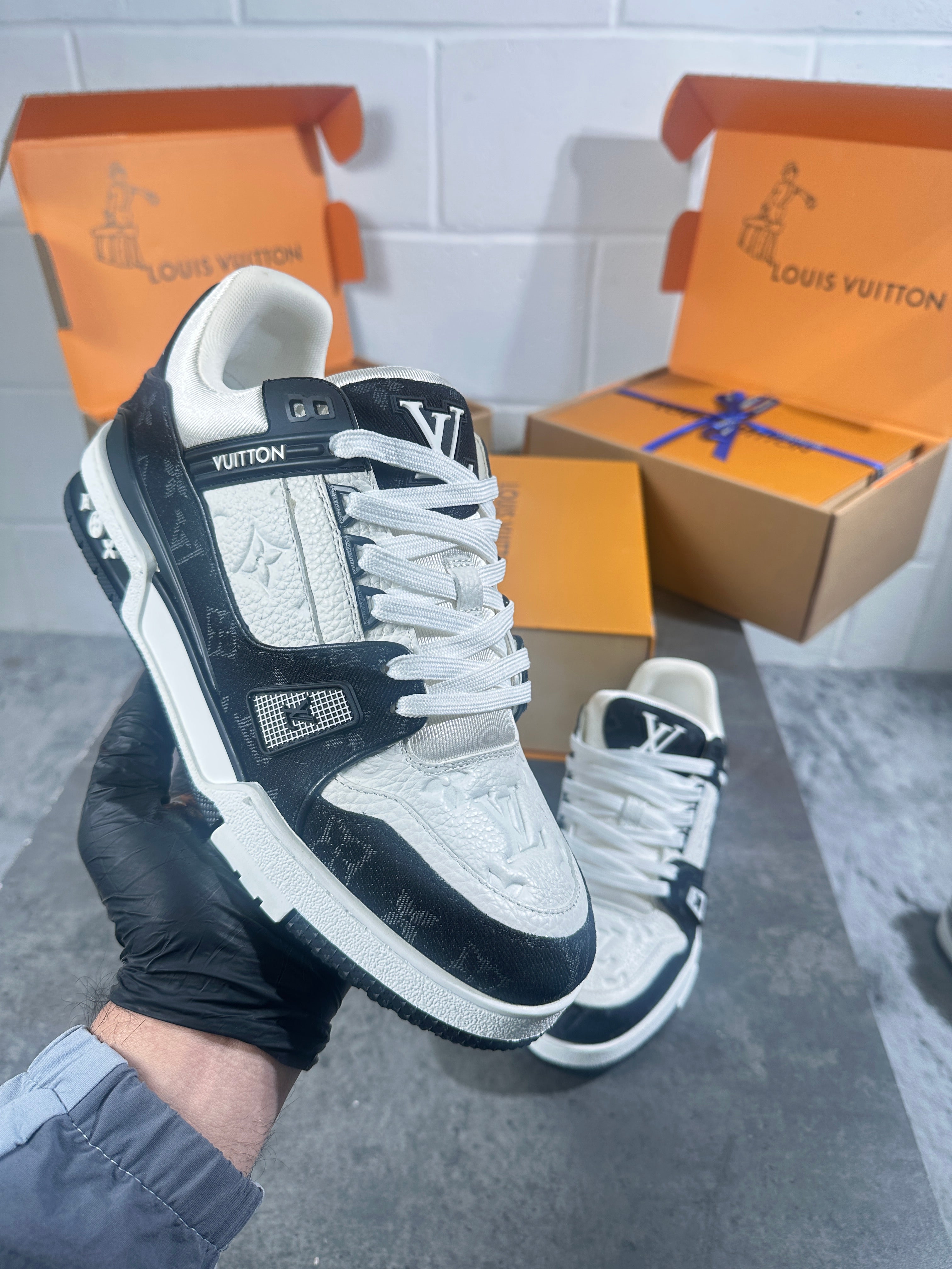 Lv trainer black n white