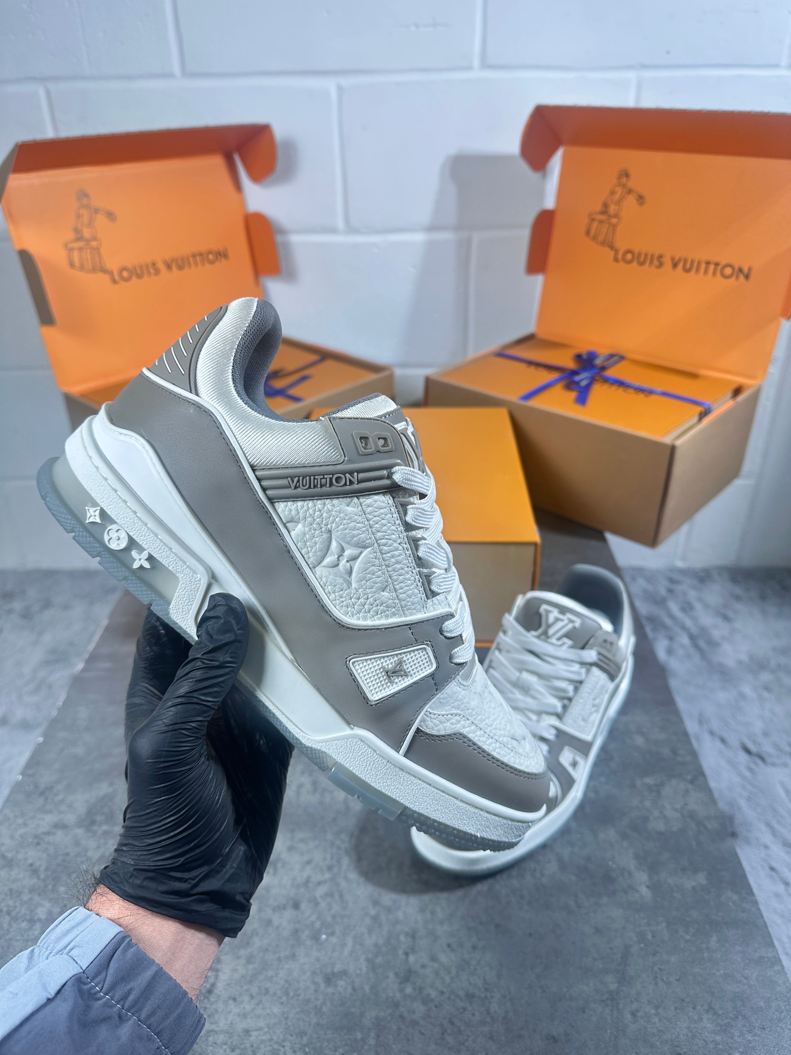 Lv trainers grey