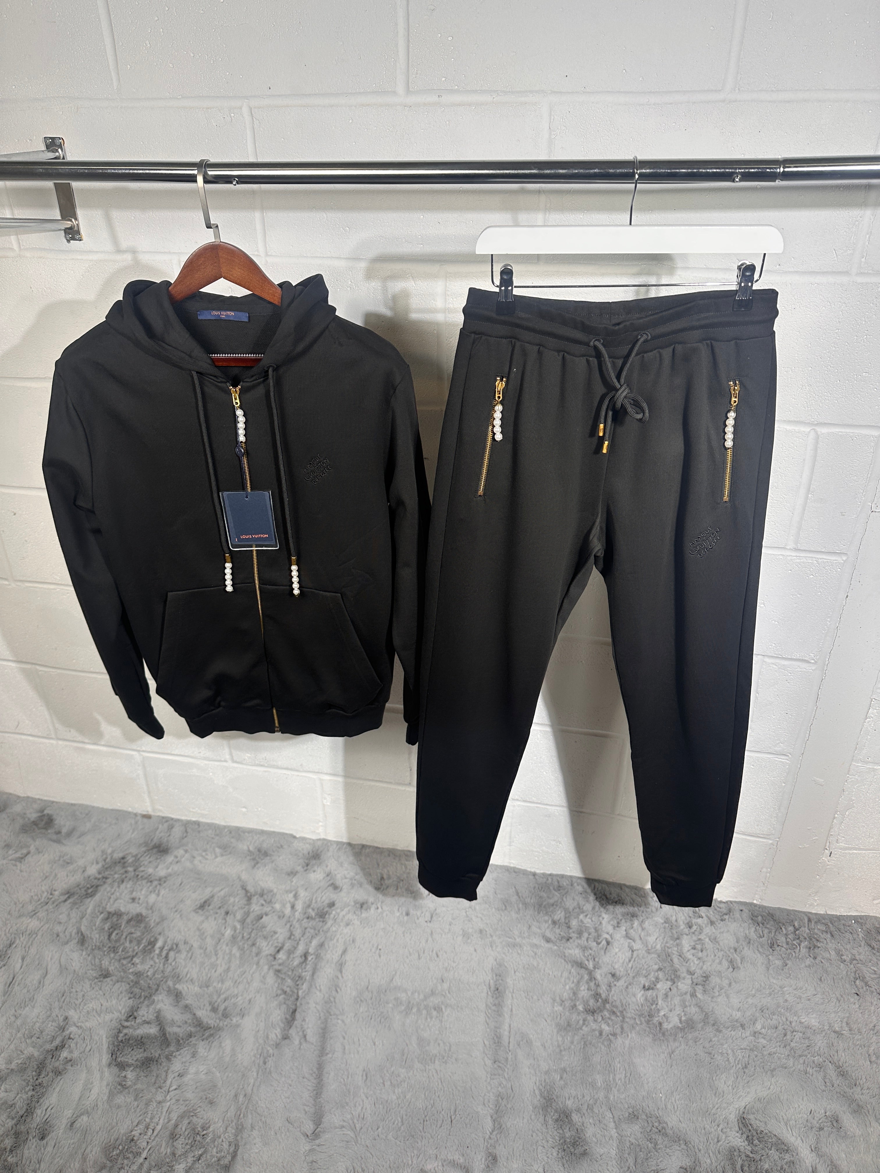 Lv tracksuit black