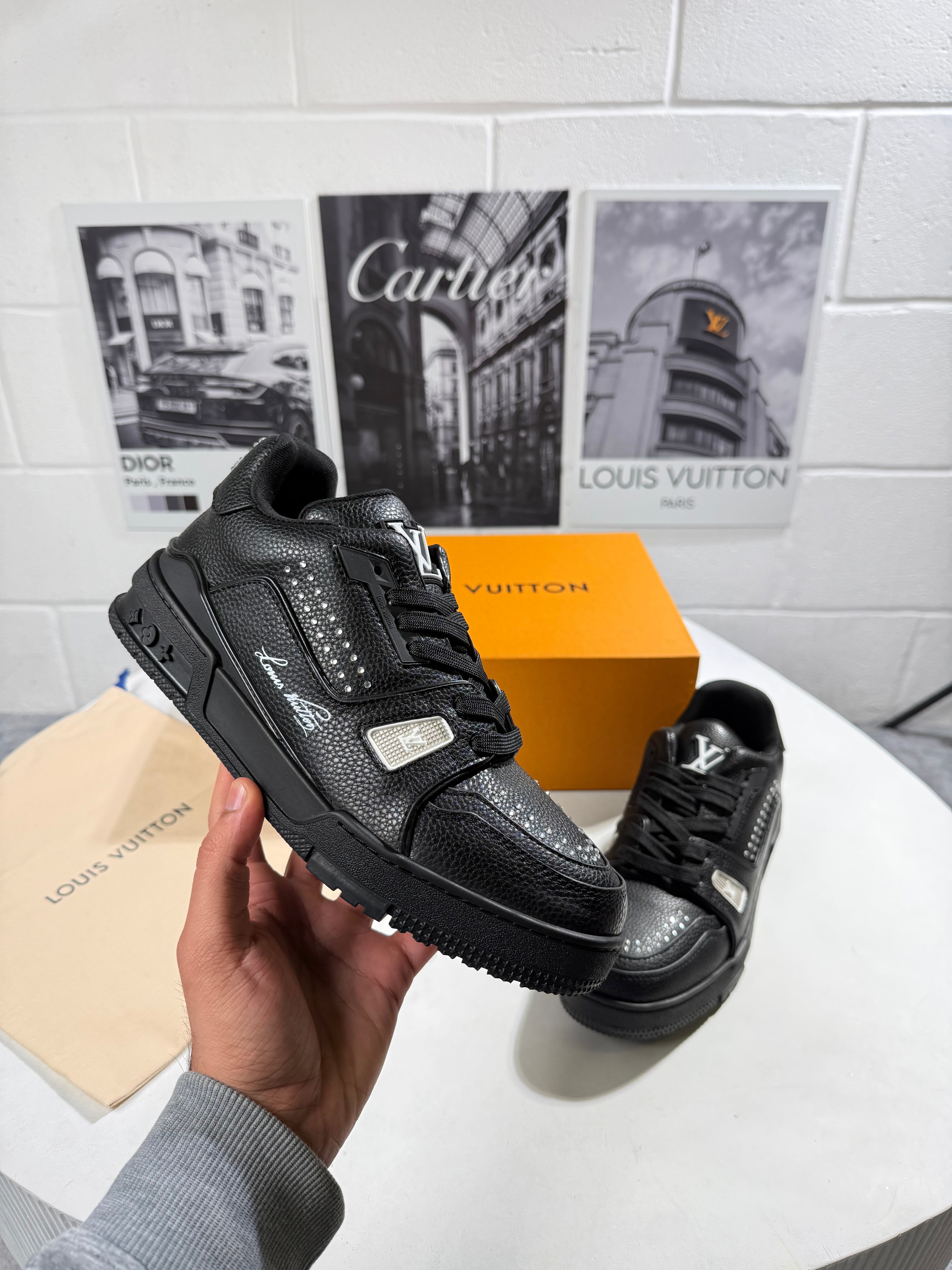 LV TRAINER BLACK CALF