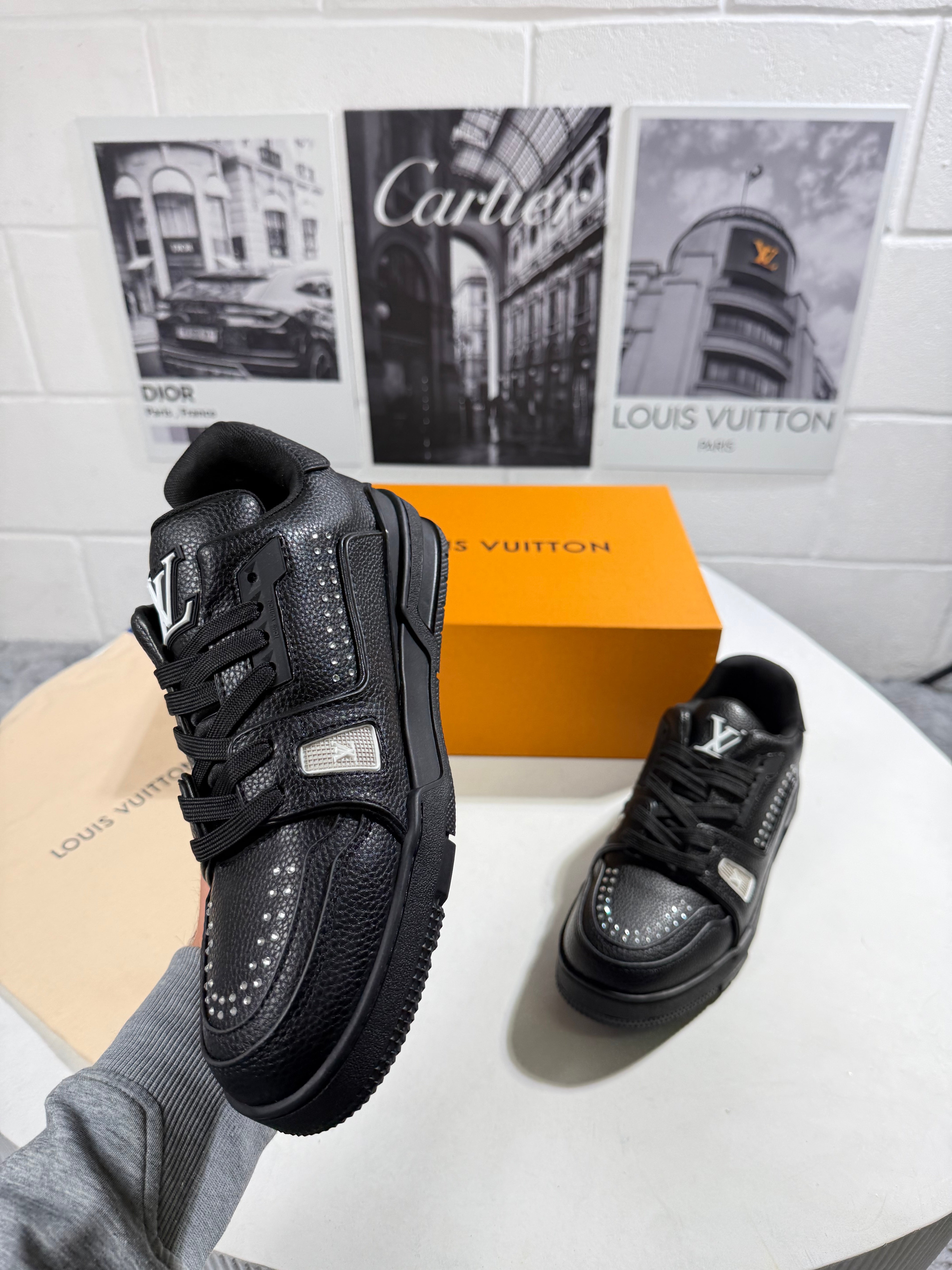 LV TRAINER BLACK CALF
