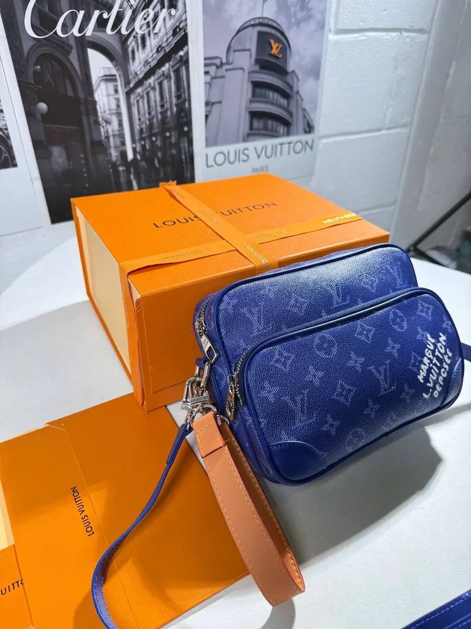 LVE BLUE MESSENGER BAG