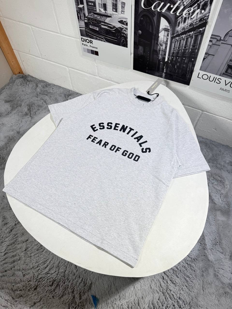 ESSNTL TSHIRT