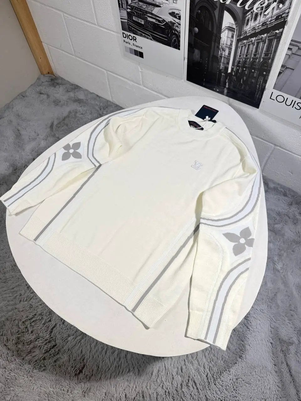 LVE GRAPHIC KNITTED CREWNECK by Stock supplier