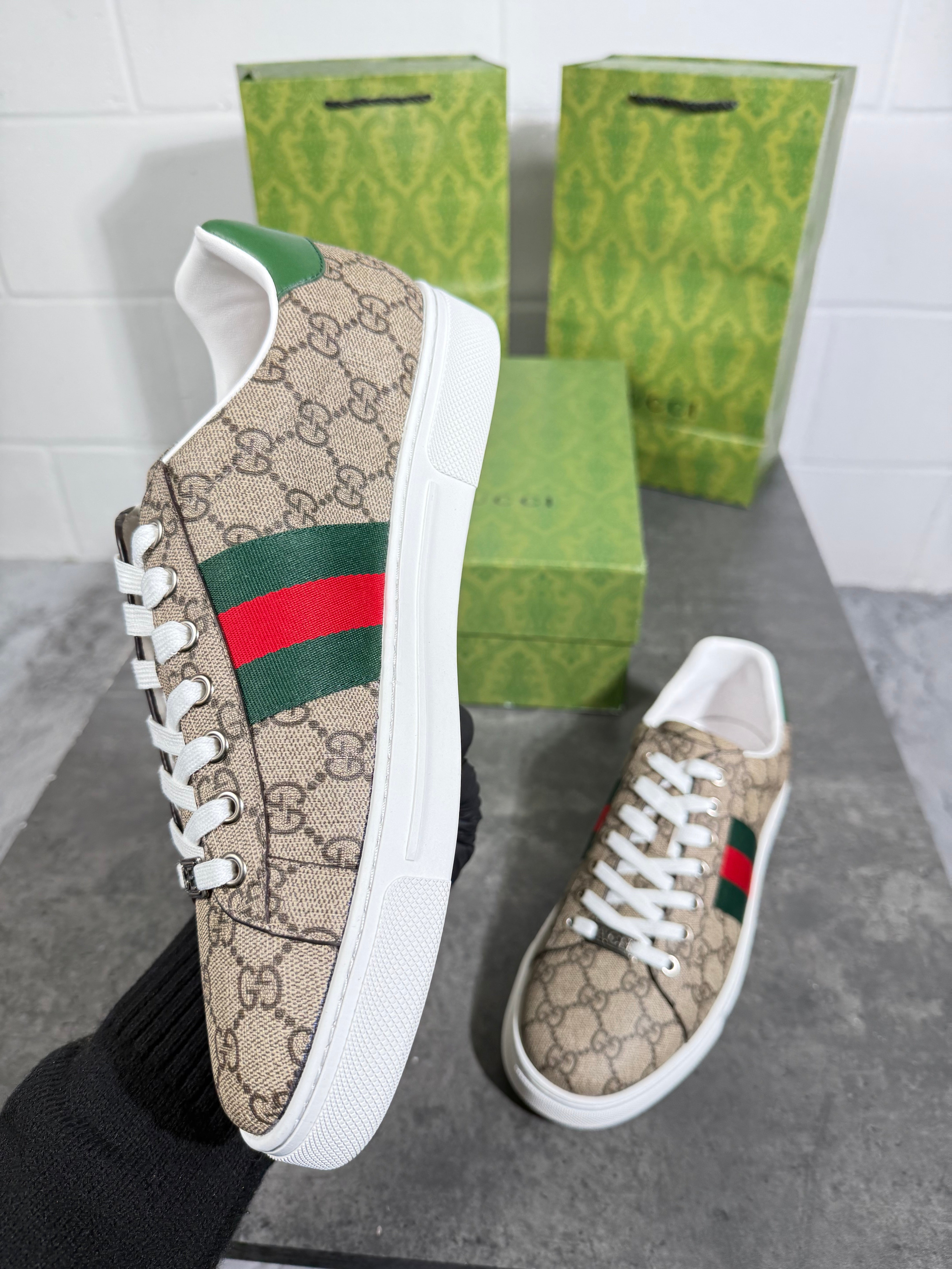 Gucci sneakers brown