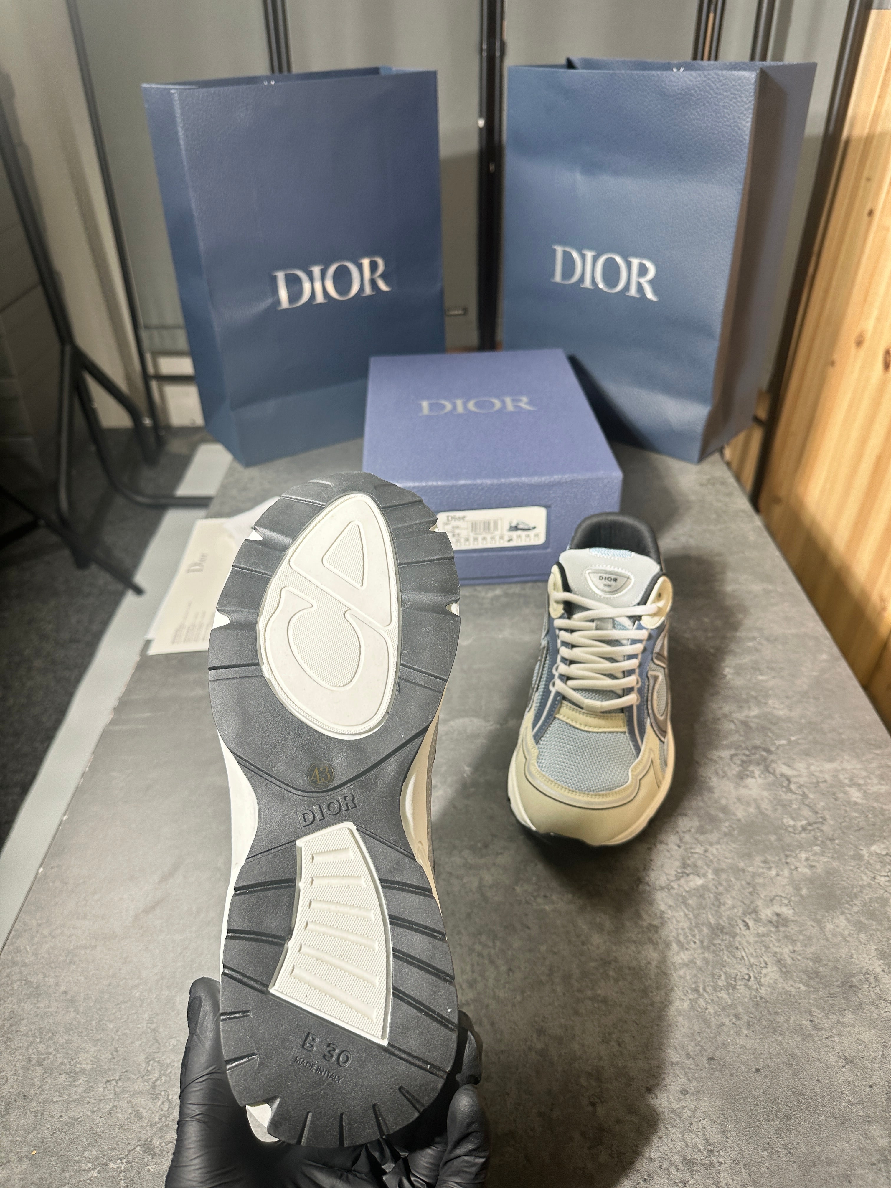 (pre-order)Dior - b30 baby blue