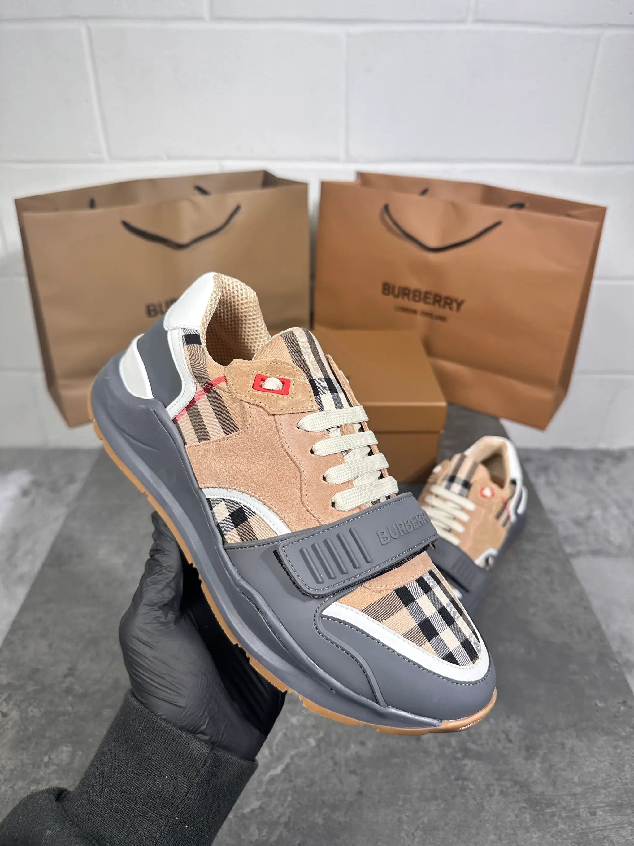 Burberry trainer by Stock supplier