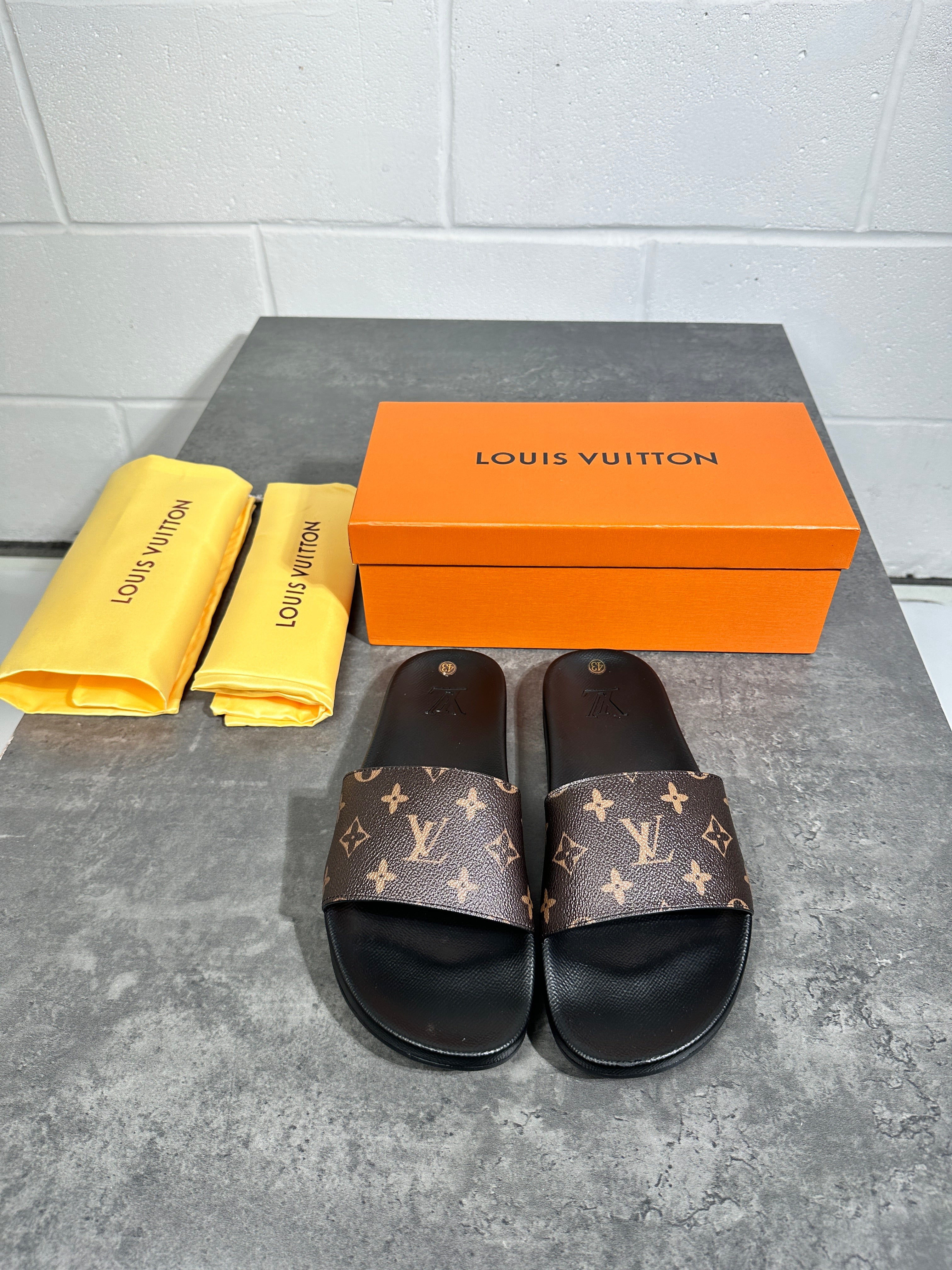 Louis Vuitton- Slides brown