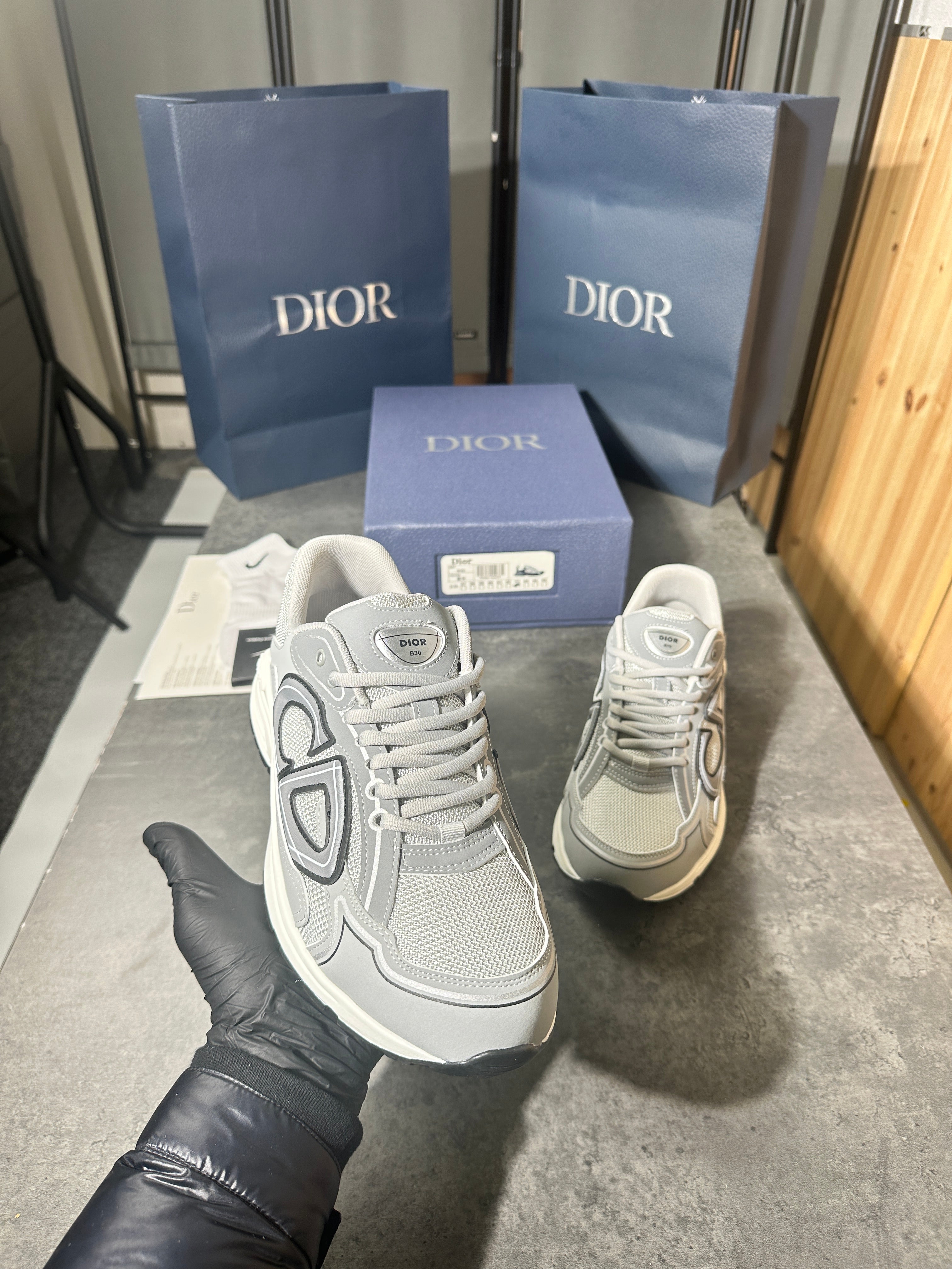 (pre-order)Dior - b30 grey and white