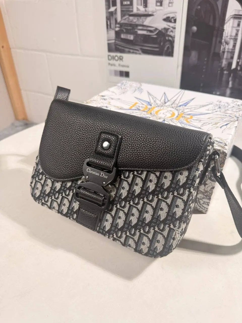 IOR MESSENGER BAG Stock supplier
