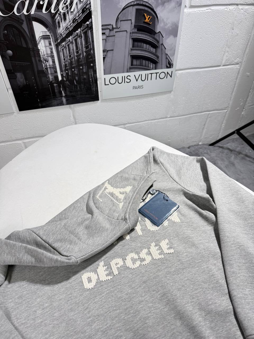 LVE SIGNATURE JUMPER