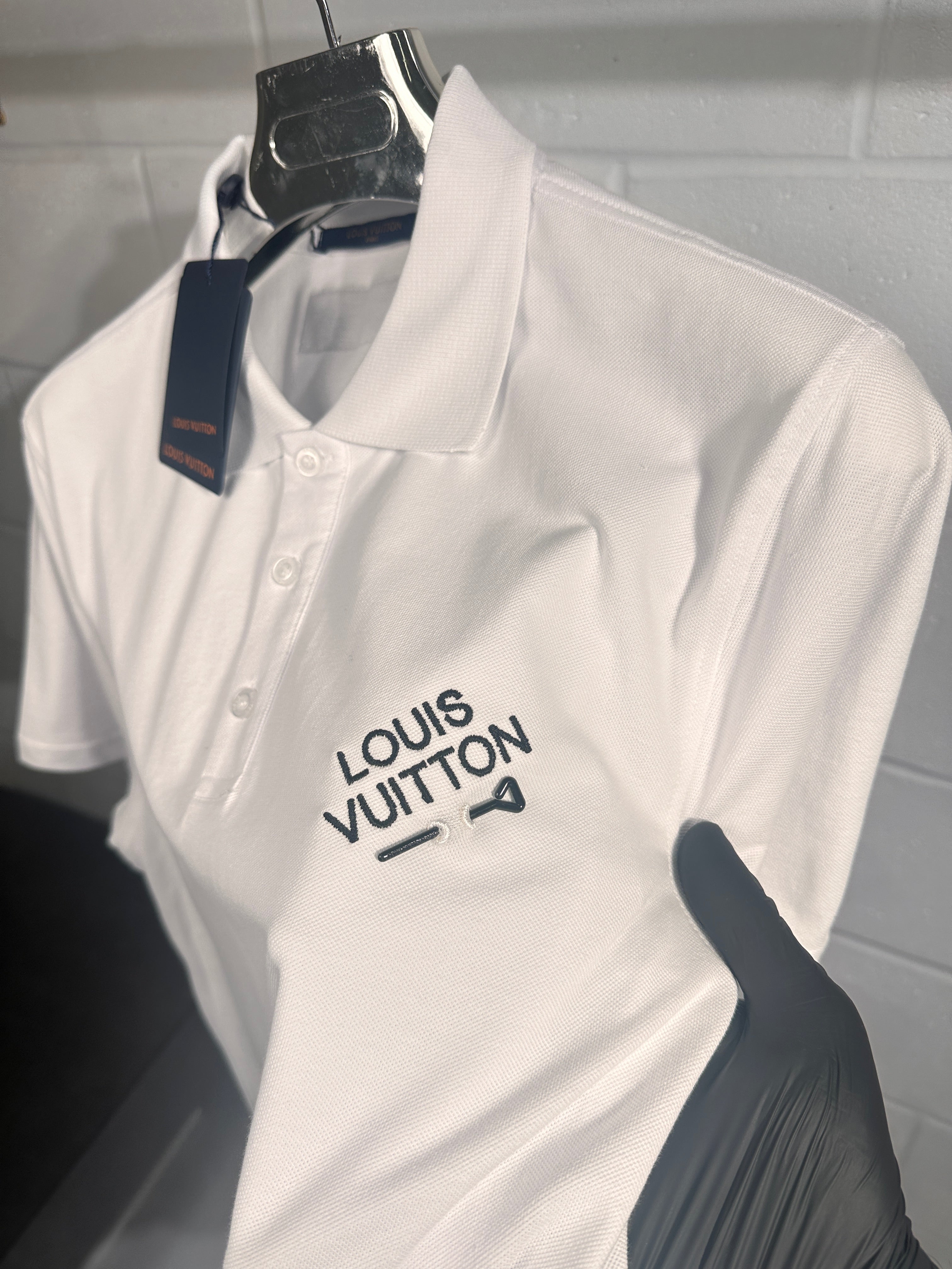 Lv pin polo white