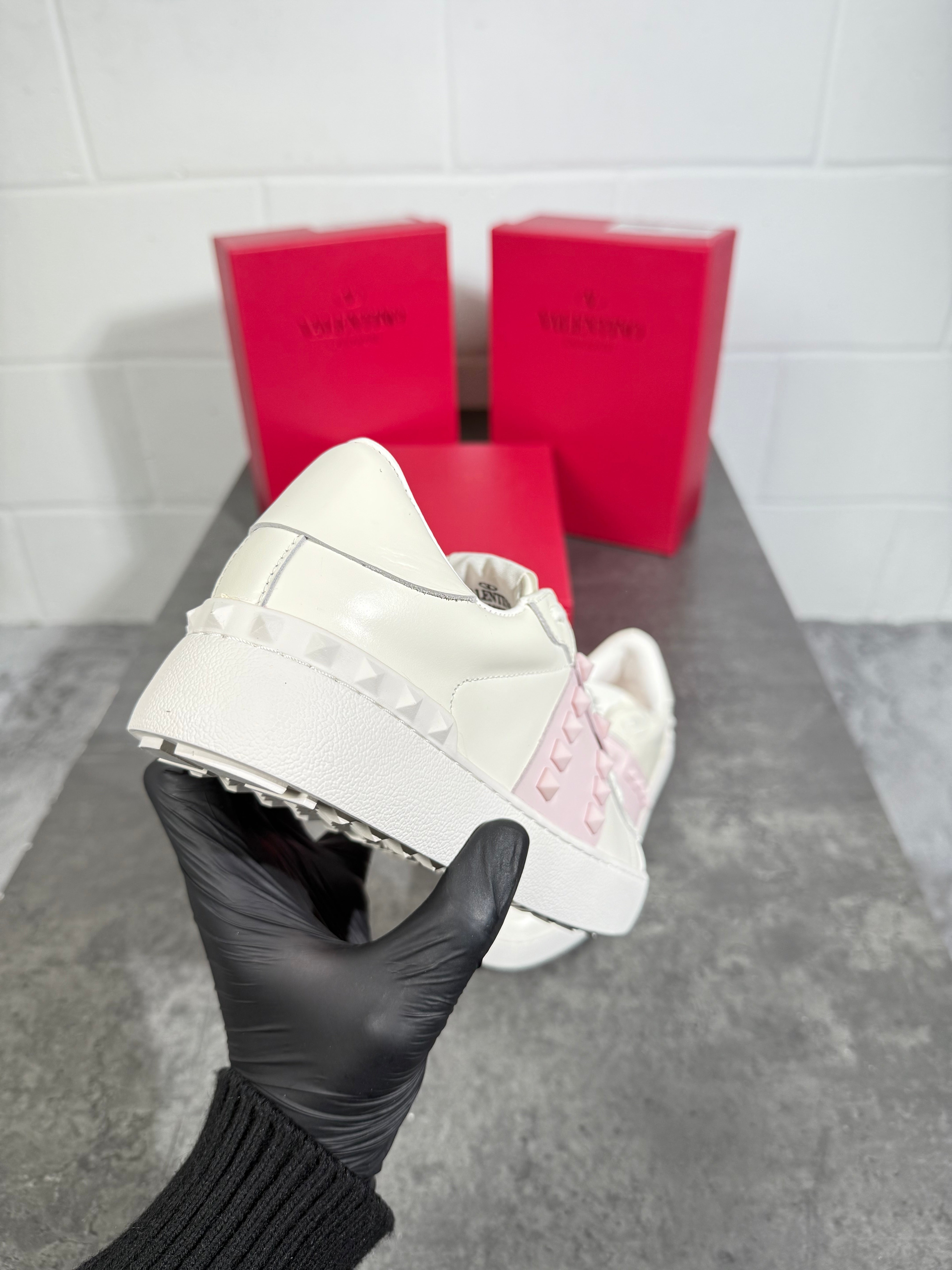 Ladies VLTN trainers pink n white