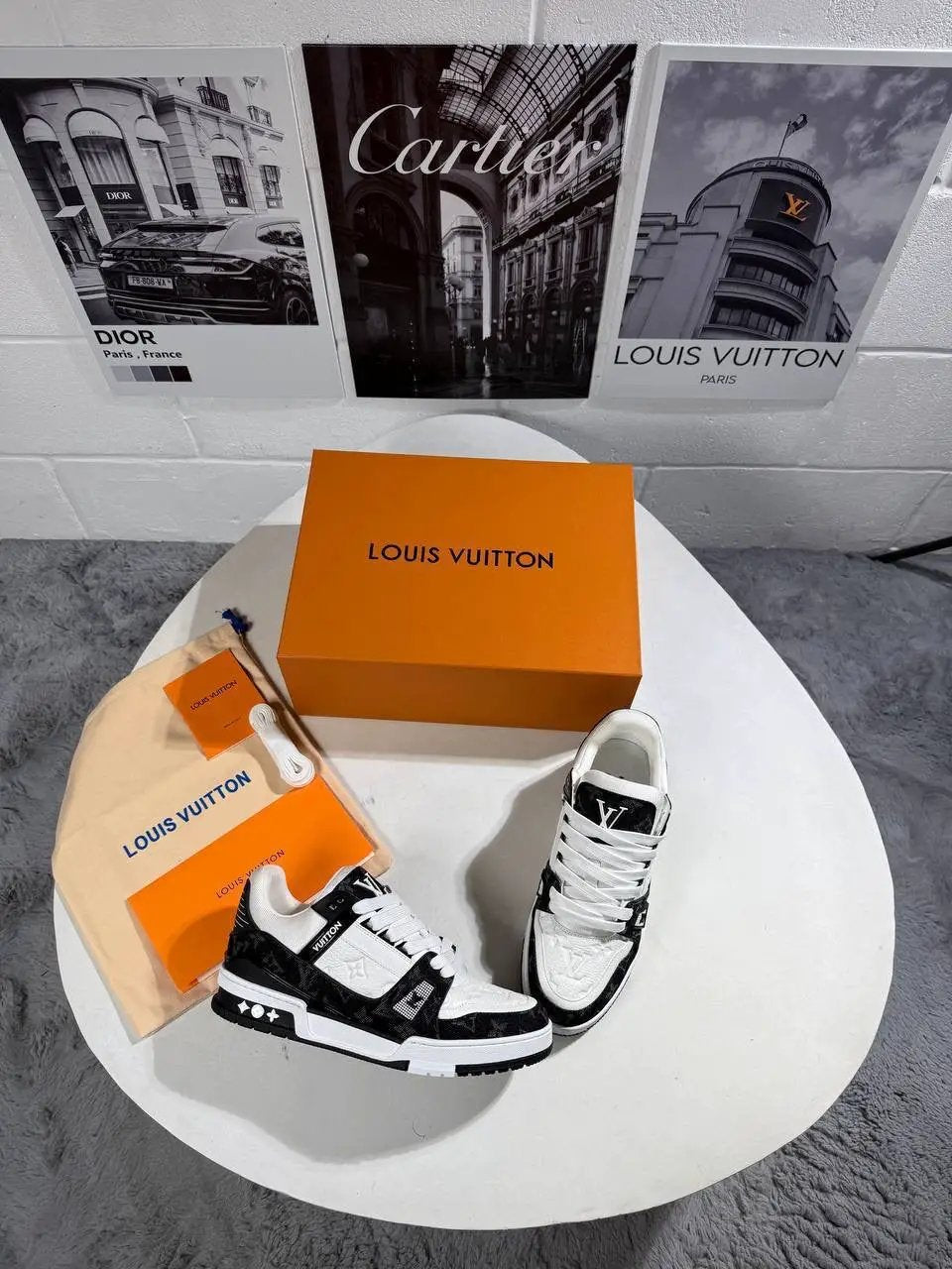 LVE TRAINERS BLACK & WHITE by Stock supplier
