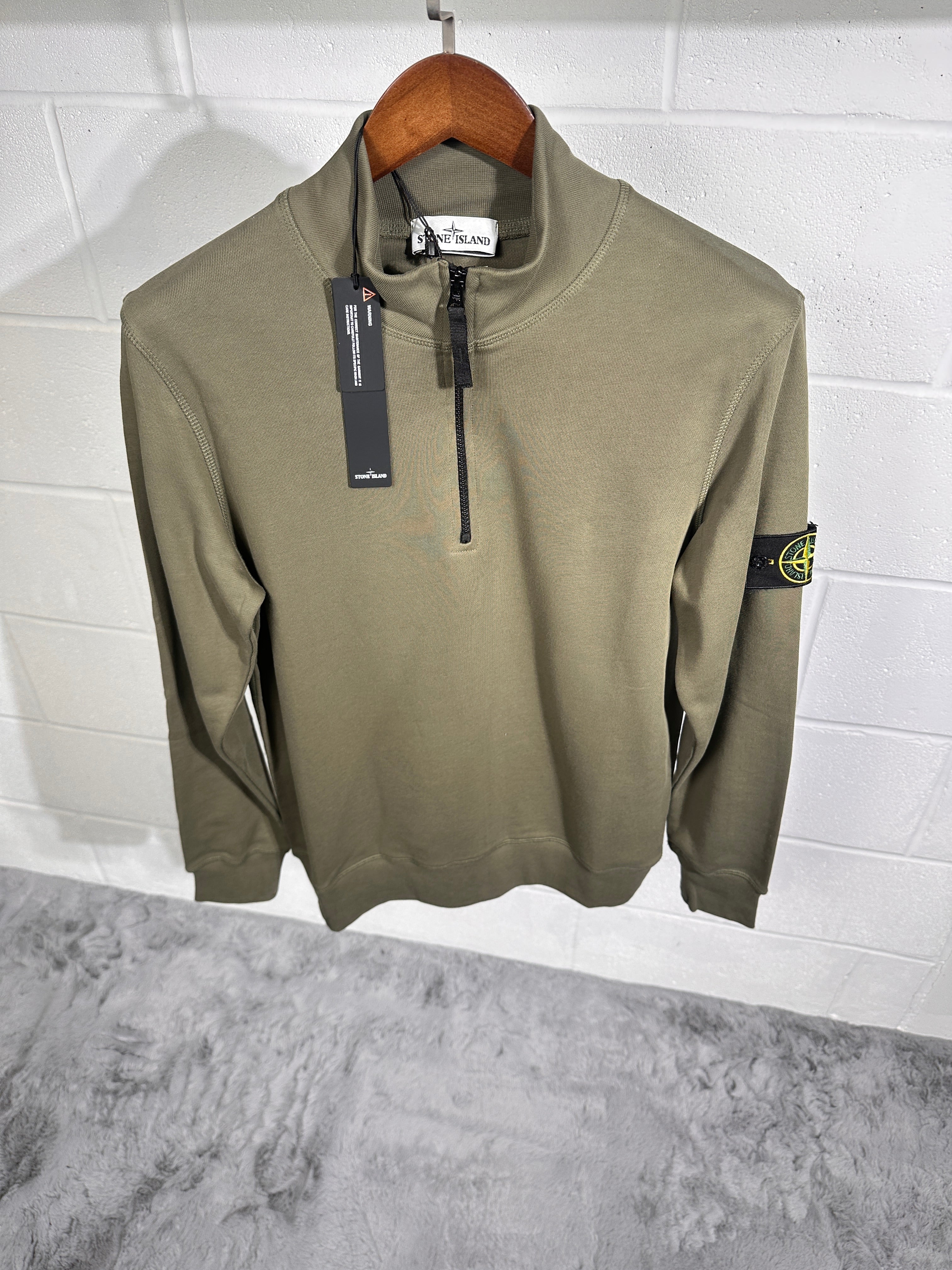 SI half-zip sweatshirt light green