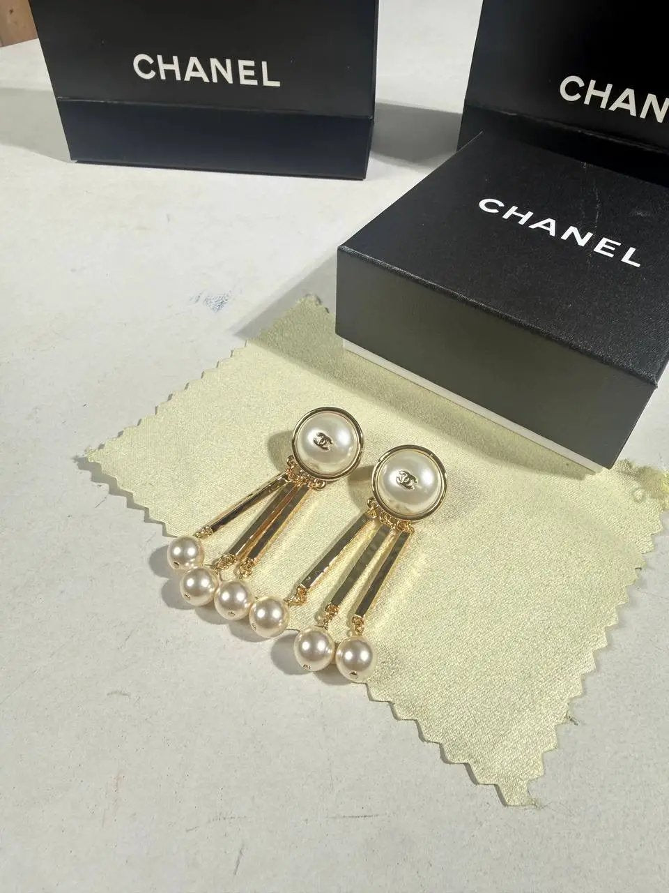 CHNL PENDANT EARRINGS by Stock supplier