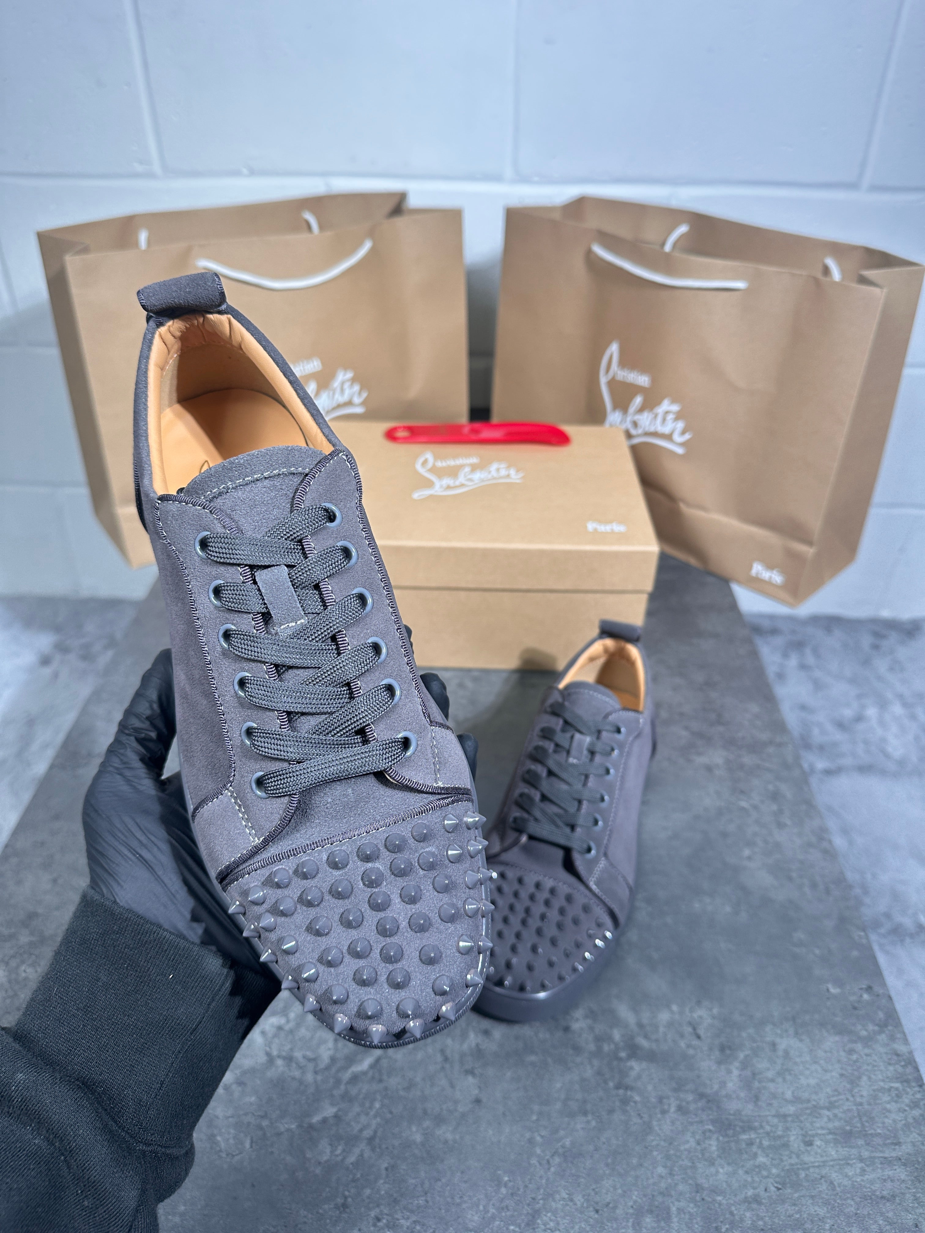 Loubtin trainer grey