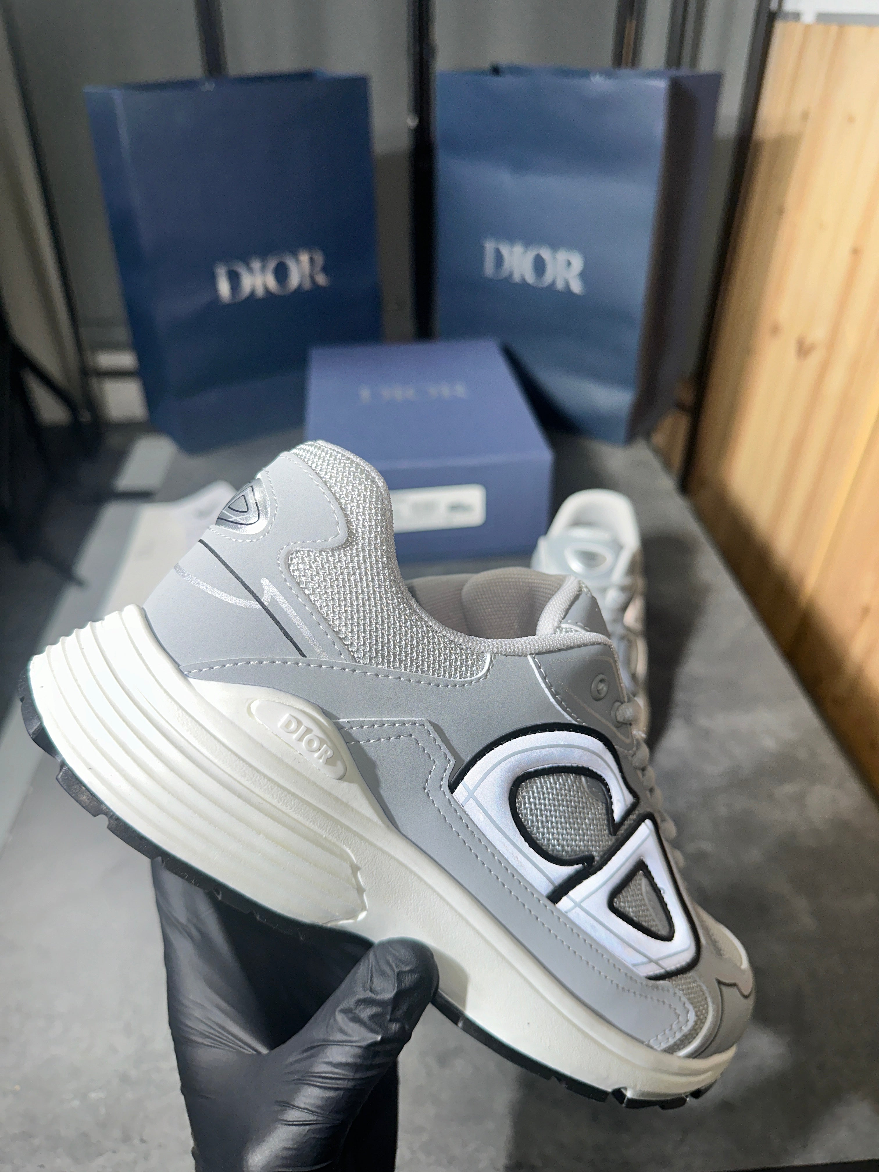 (pre-order)Dior - b30 grey and white