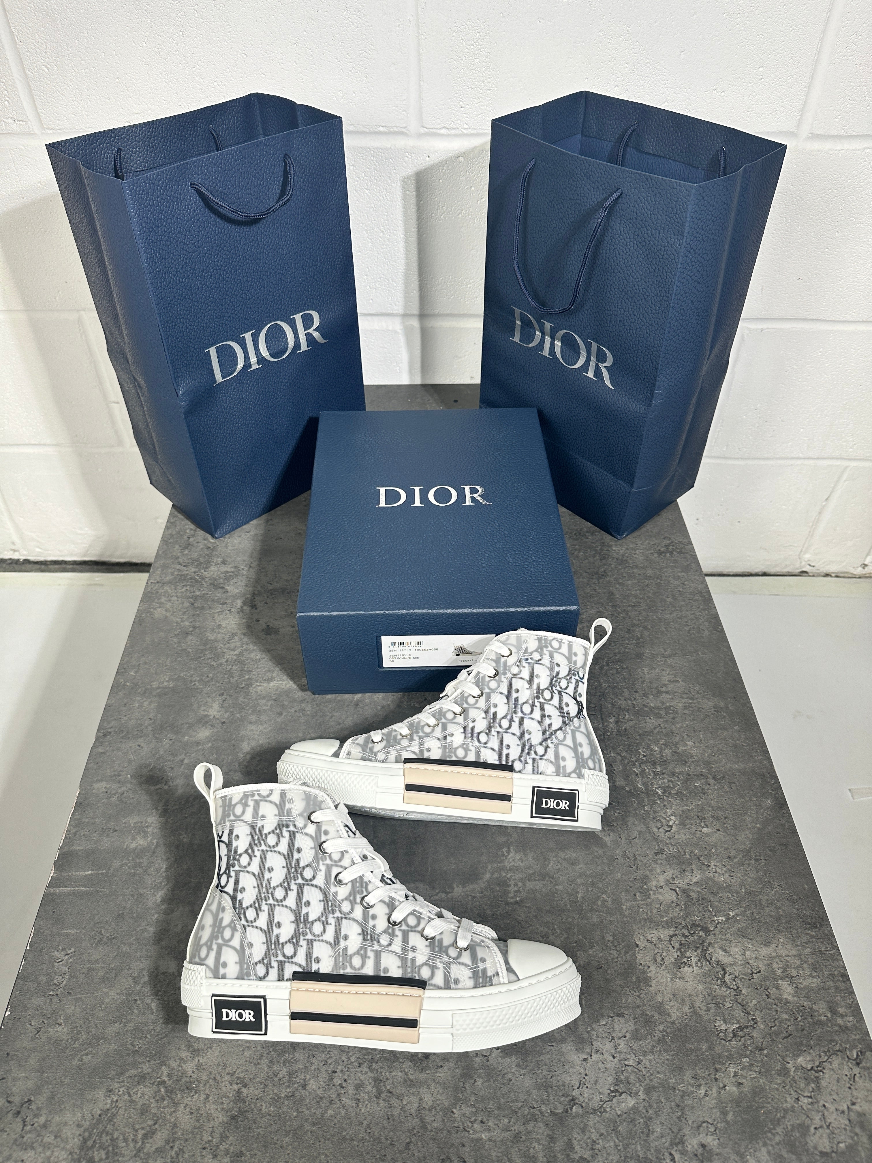 Dior - b23