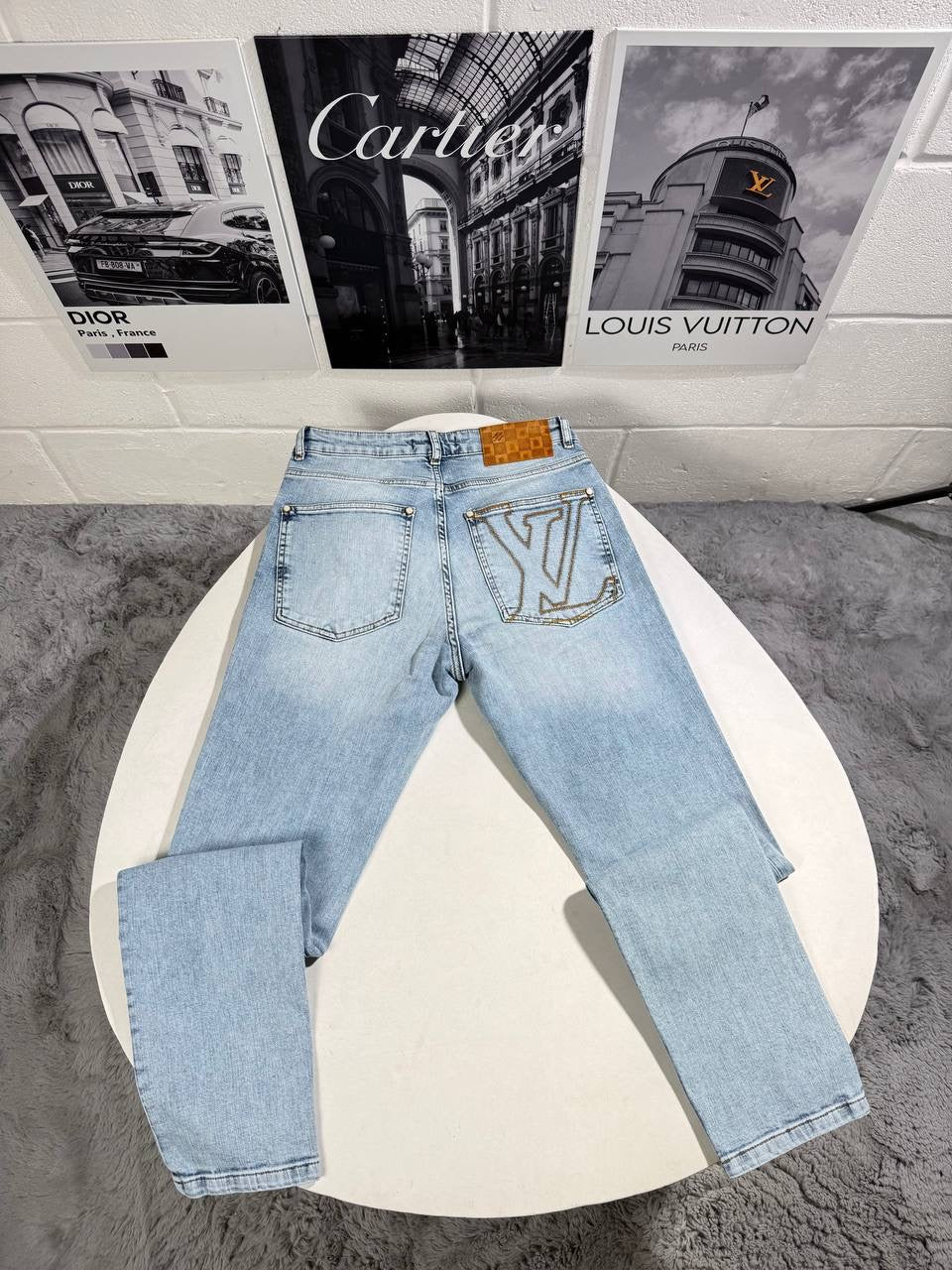 LVE EMBROIDERED LOGO JEAN