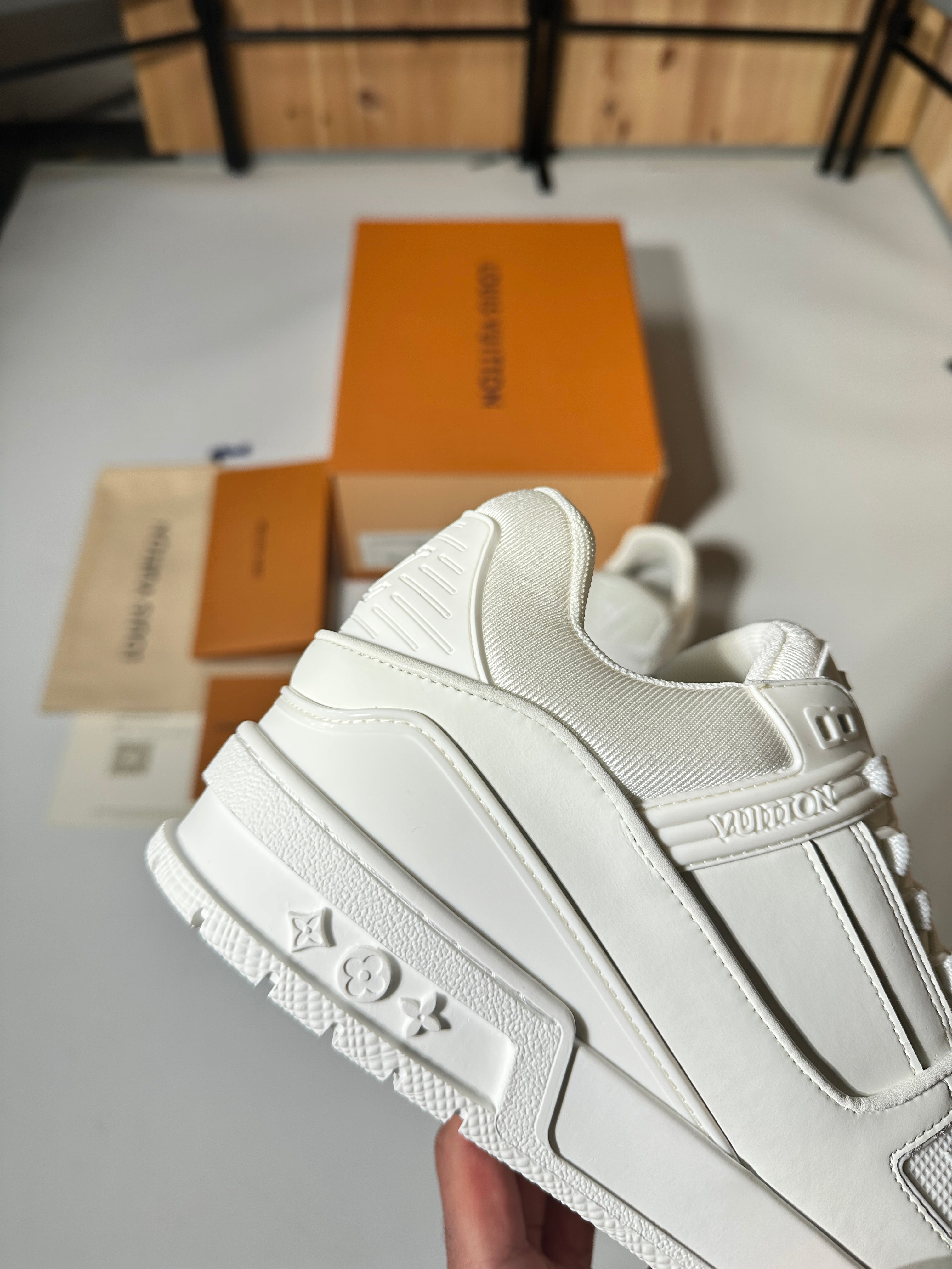 (pre-order)Louis Vuitton full white sneakers