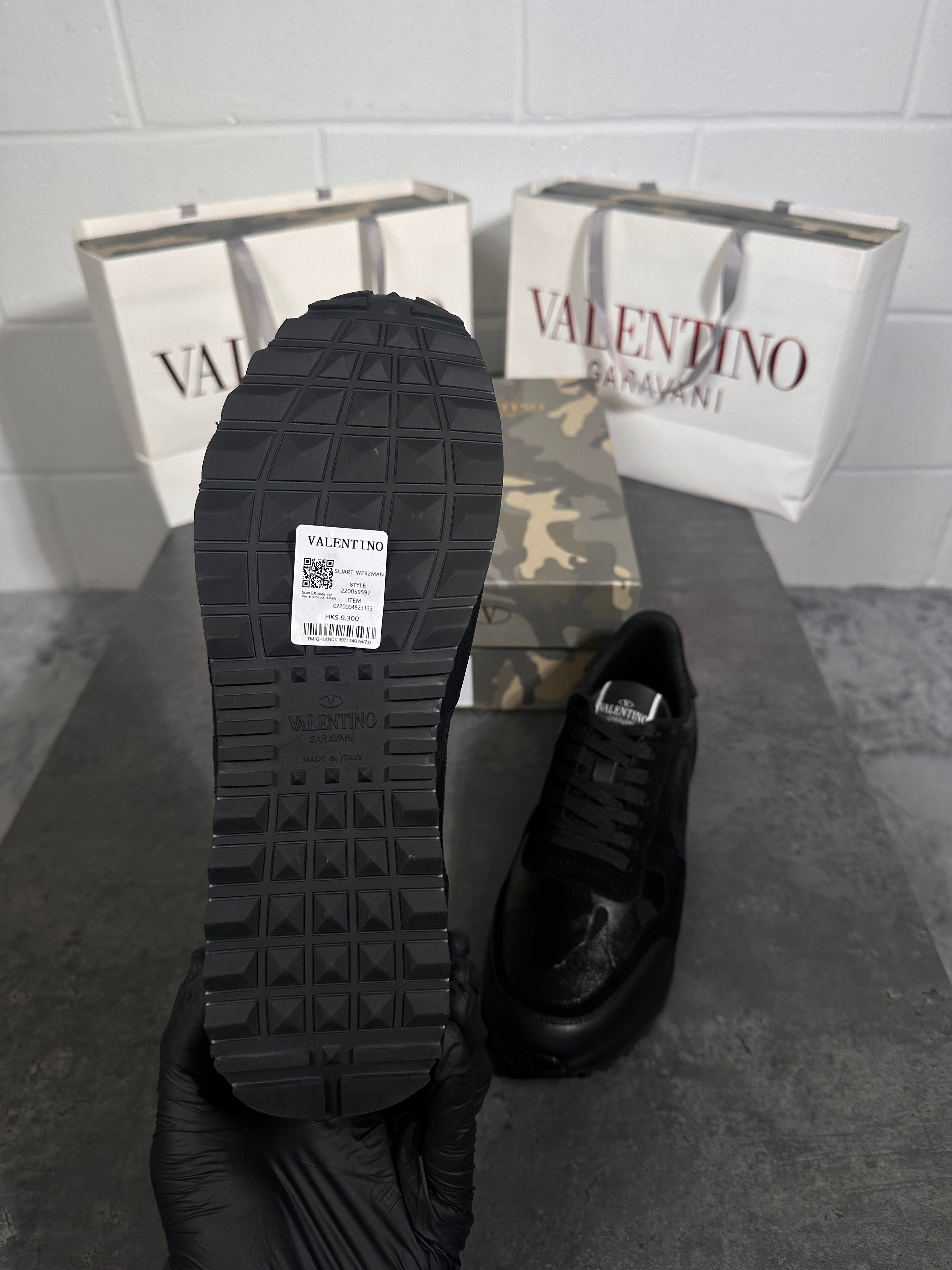 Valentino trainer triple black